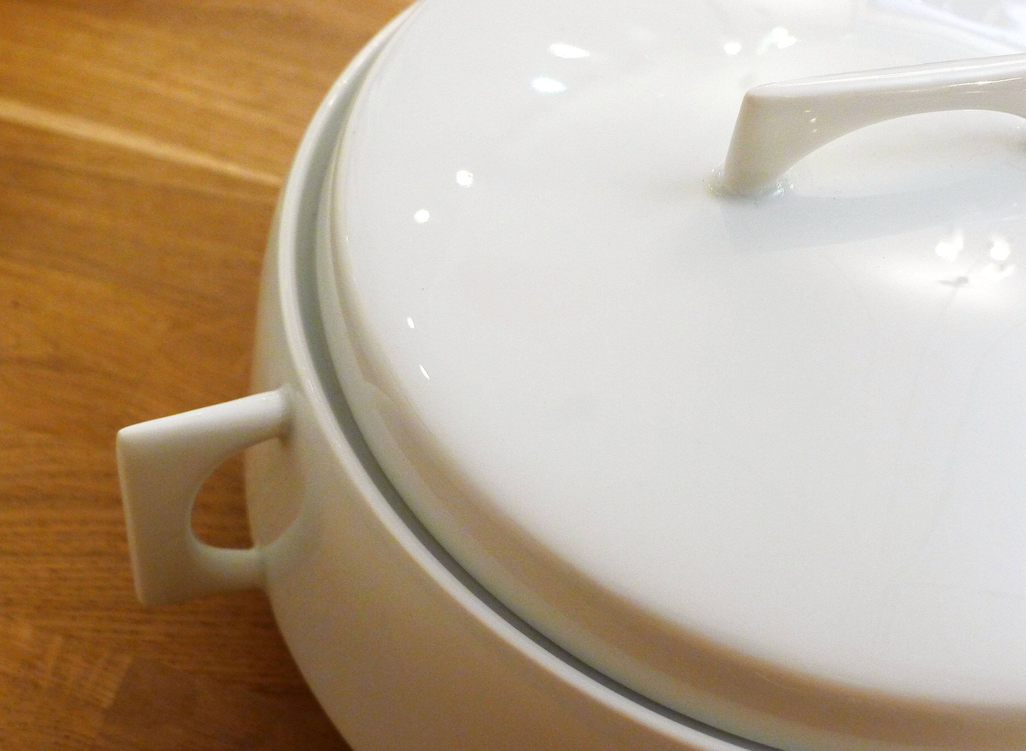 Vegetable dish Ariès design R.Loewy