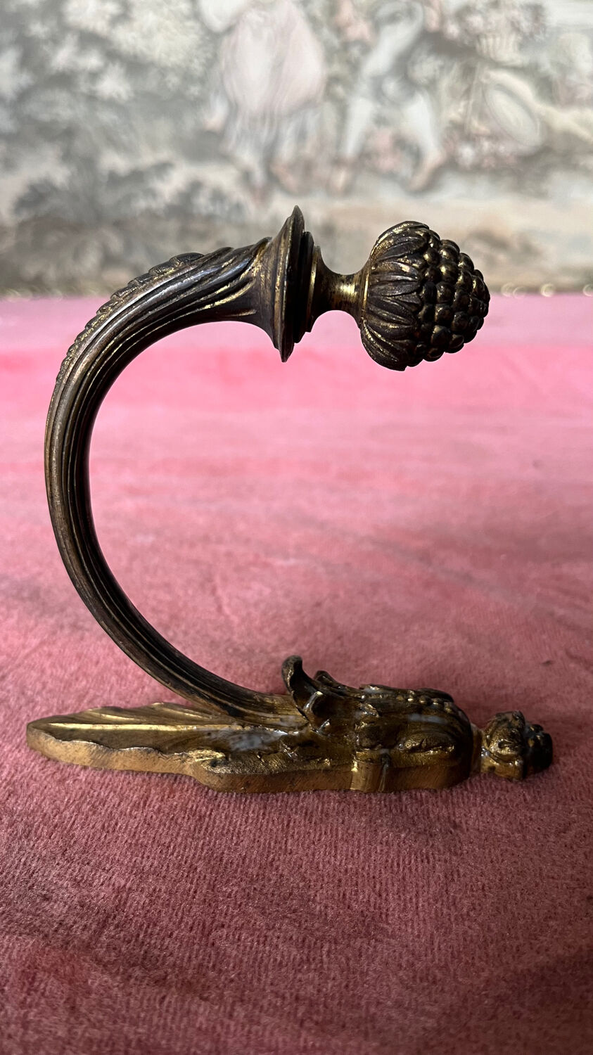 Golden bronze tieback