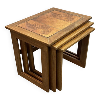Série de 3 tables gigognes en teck et dessus carrelé années 70