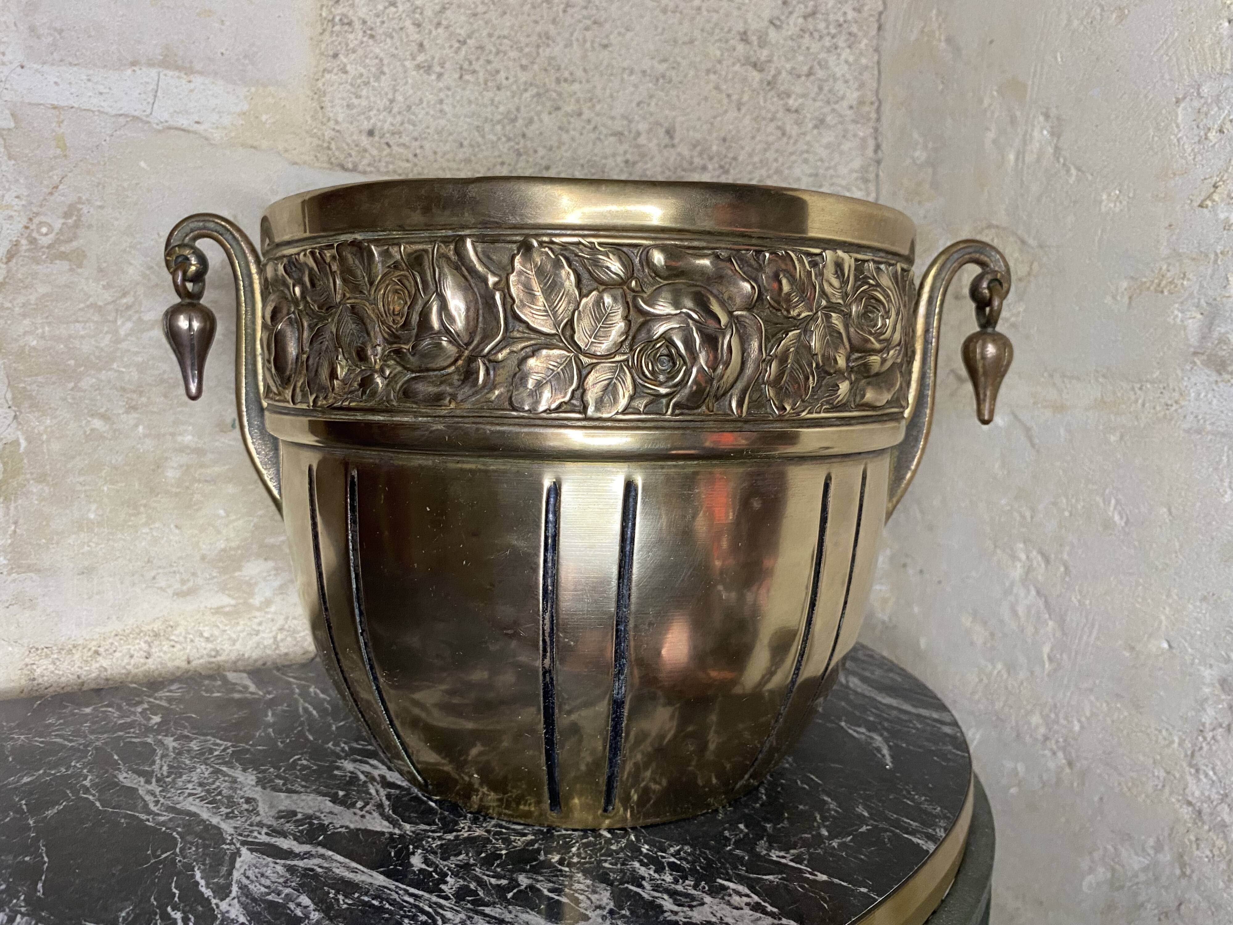 Art deco flowerpot