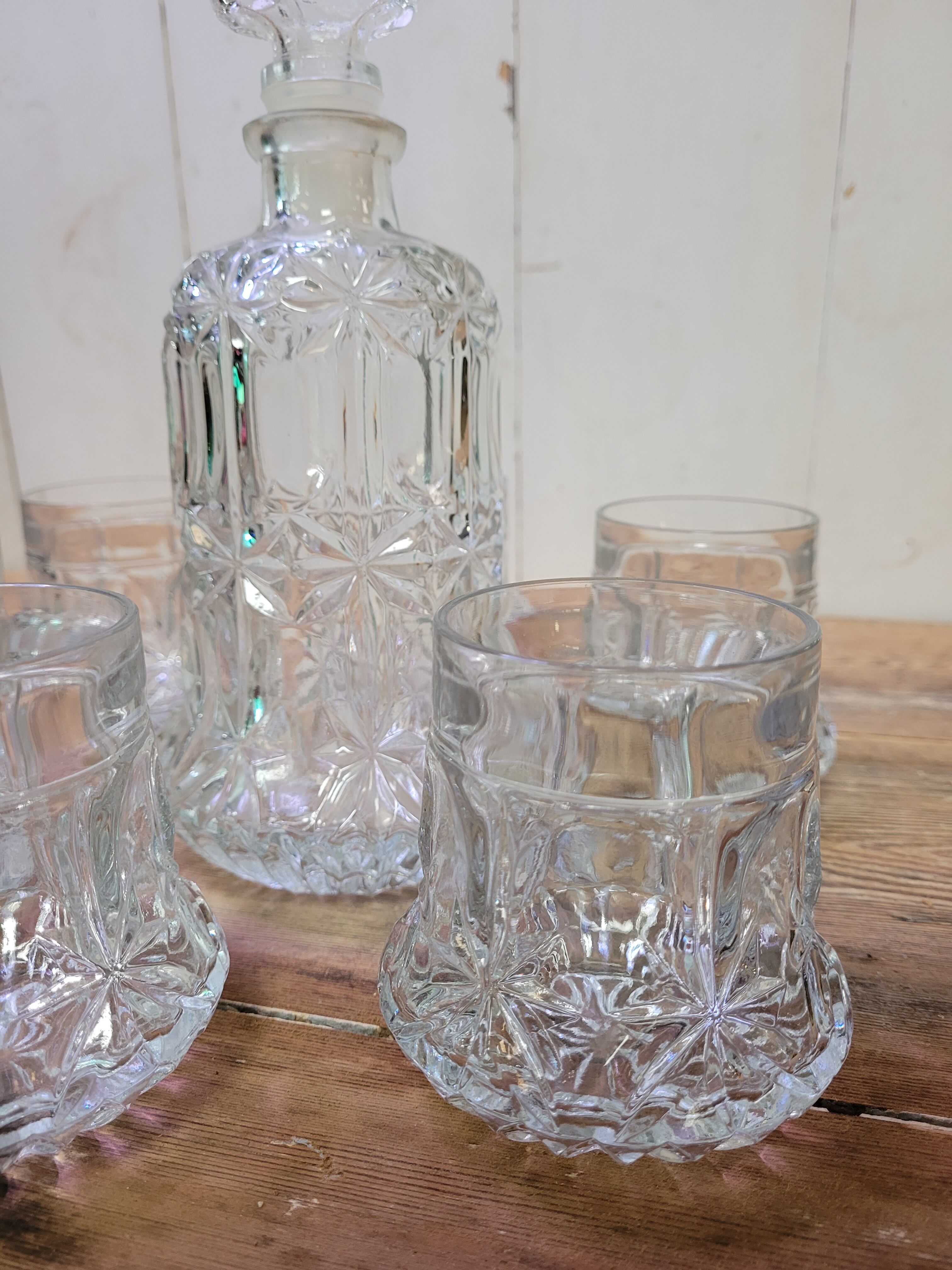 Whisky decanter with 6 glasses