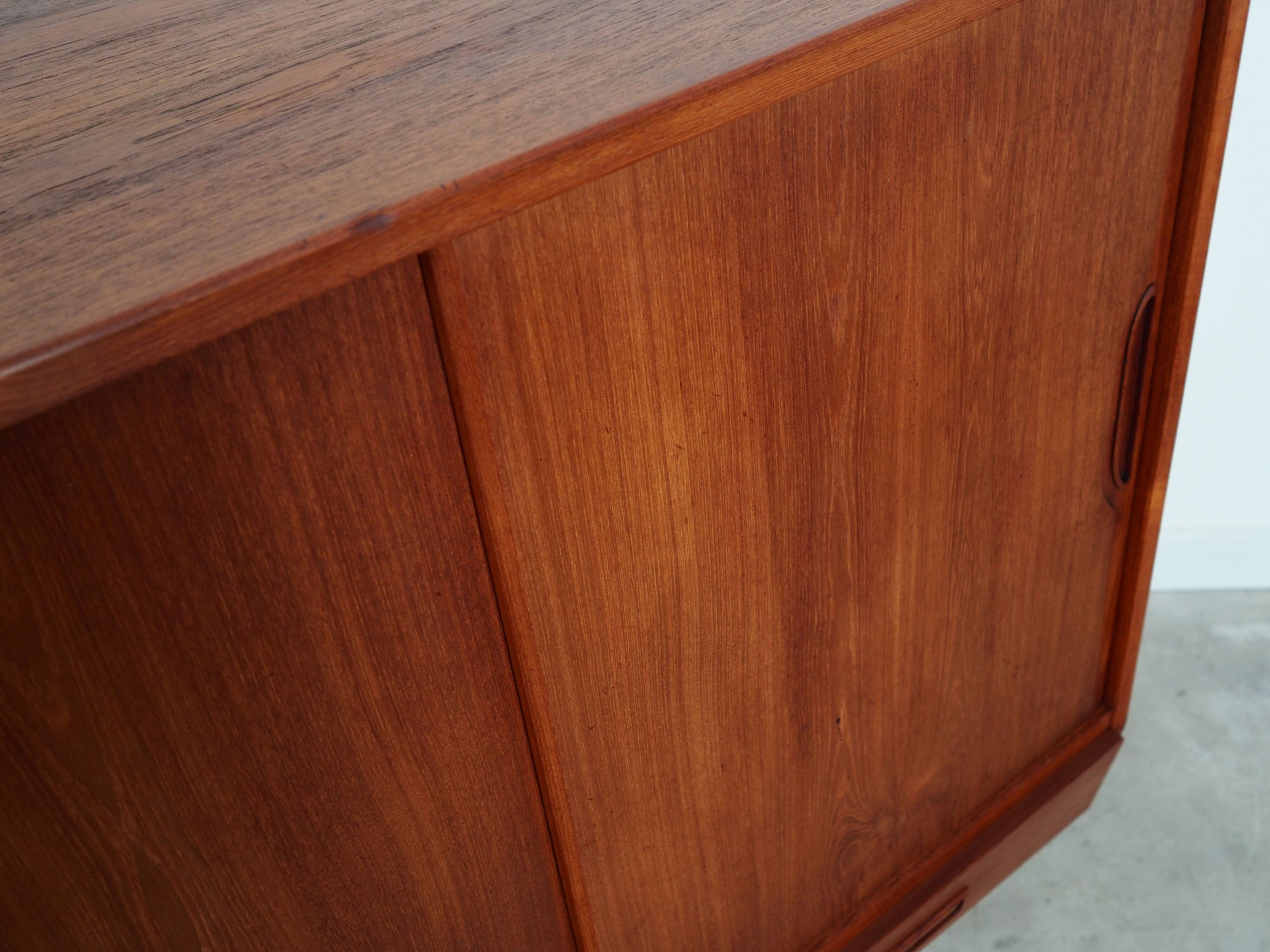 Buffet haut en teck, design danois, années 1970, fabriqué par Børge Dam