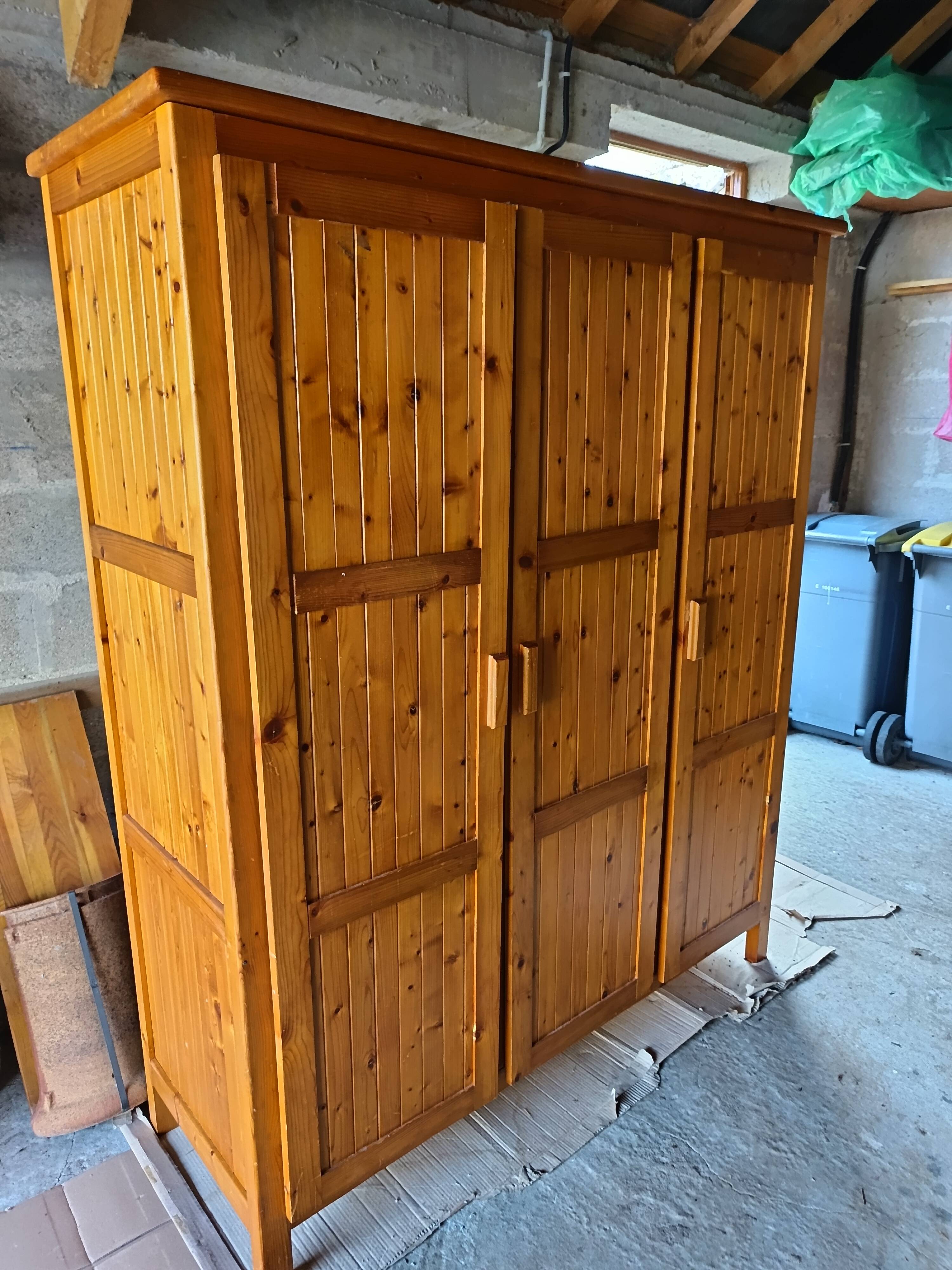 Armoire en pin