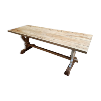 Extendable farm table