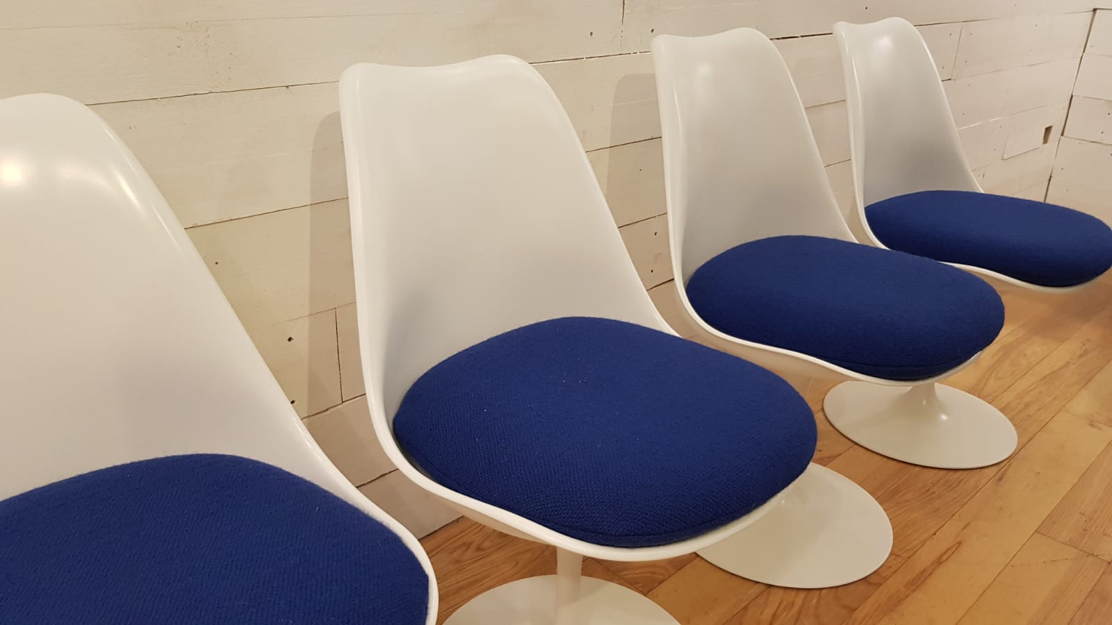 Chairs Tulip by Eero Saarinen for Knoll 1960