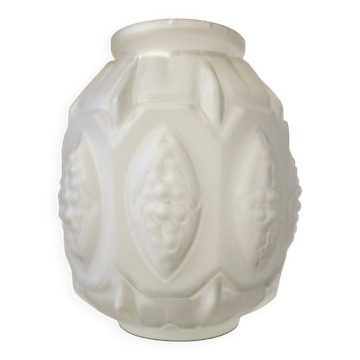 Vase Art déco en verre pressé dépoli avec décor floral, probablement des années 40