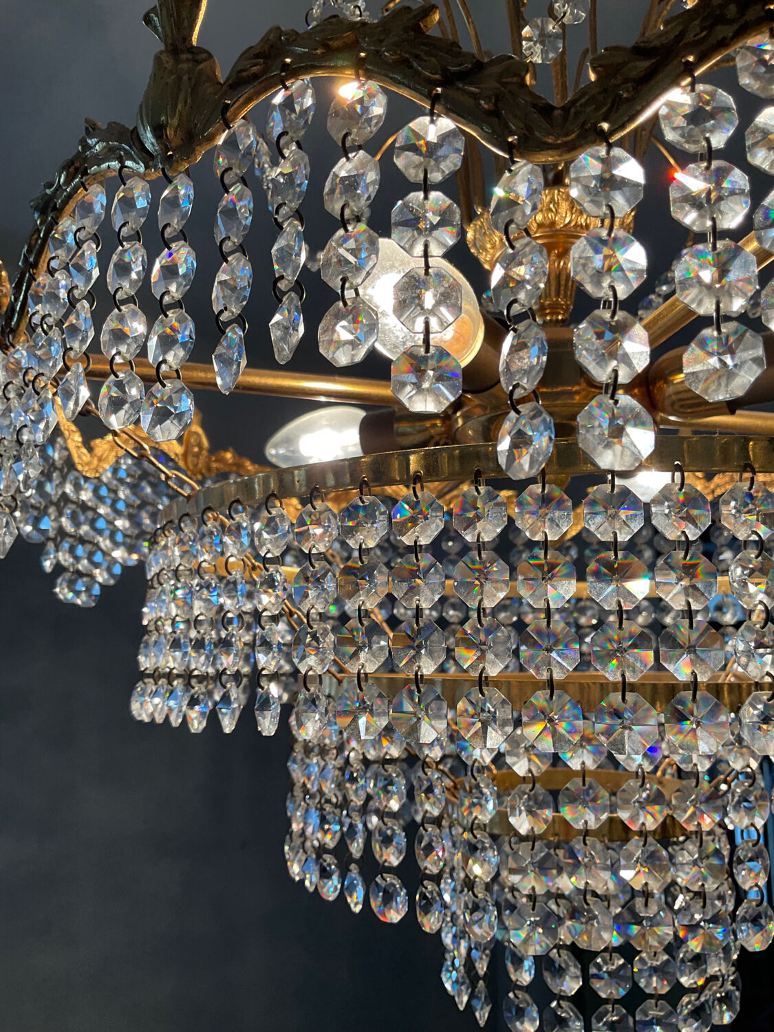 Waterfall chandelier in gilded bronze and crystal tassels