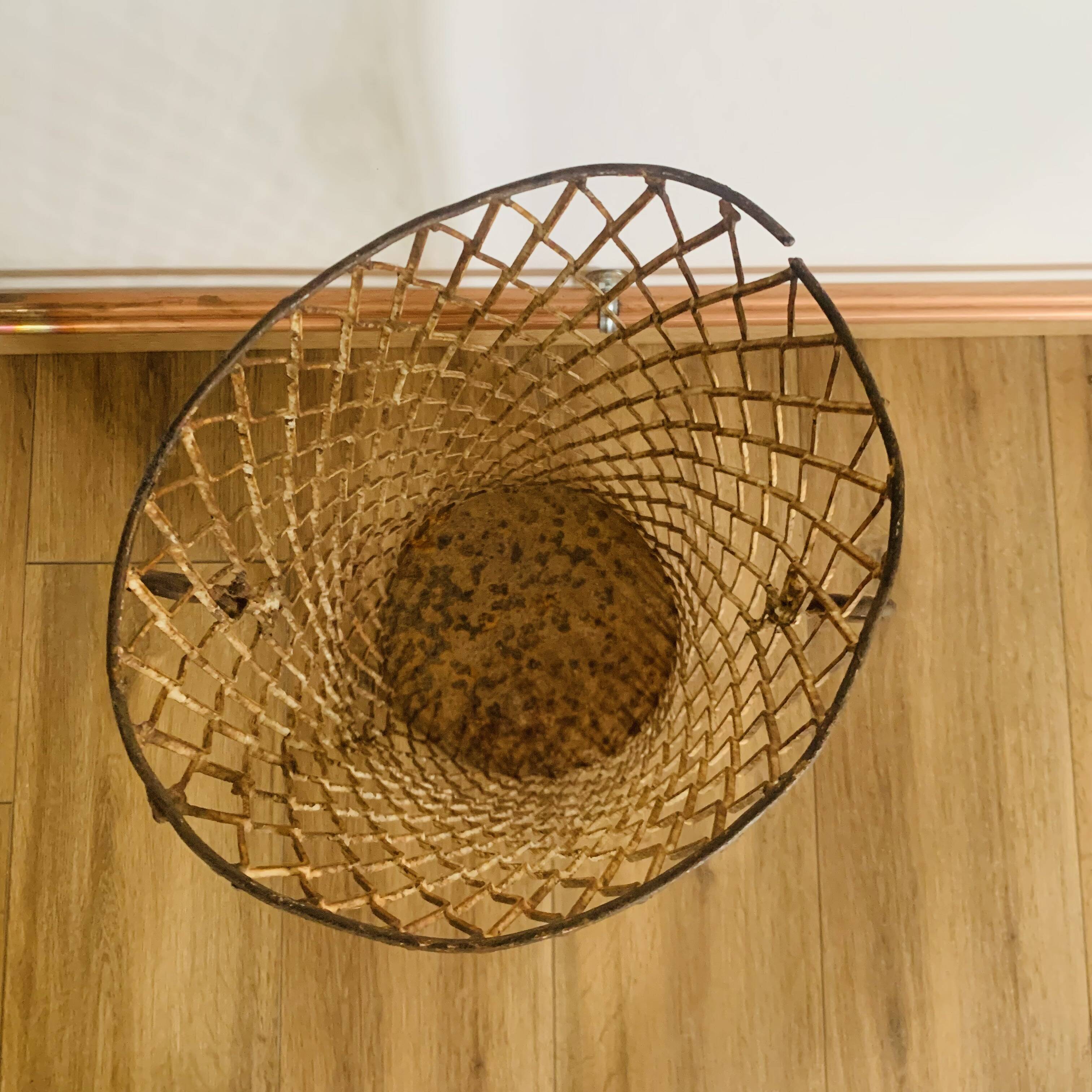 Metal umbrella stand