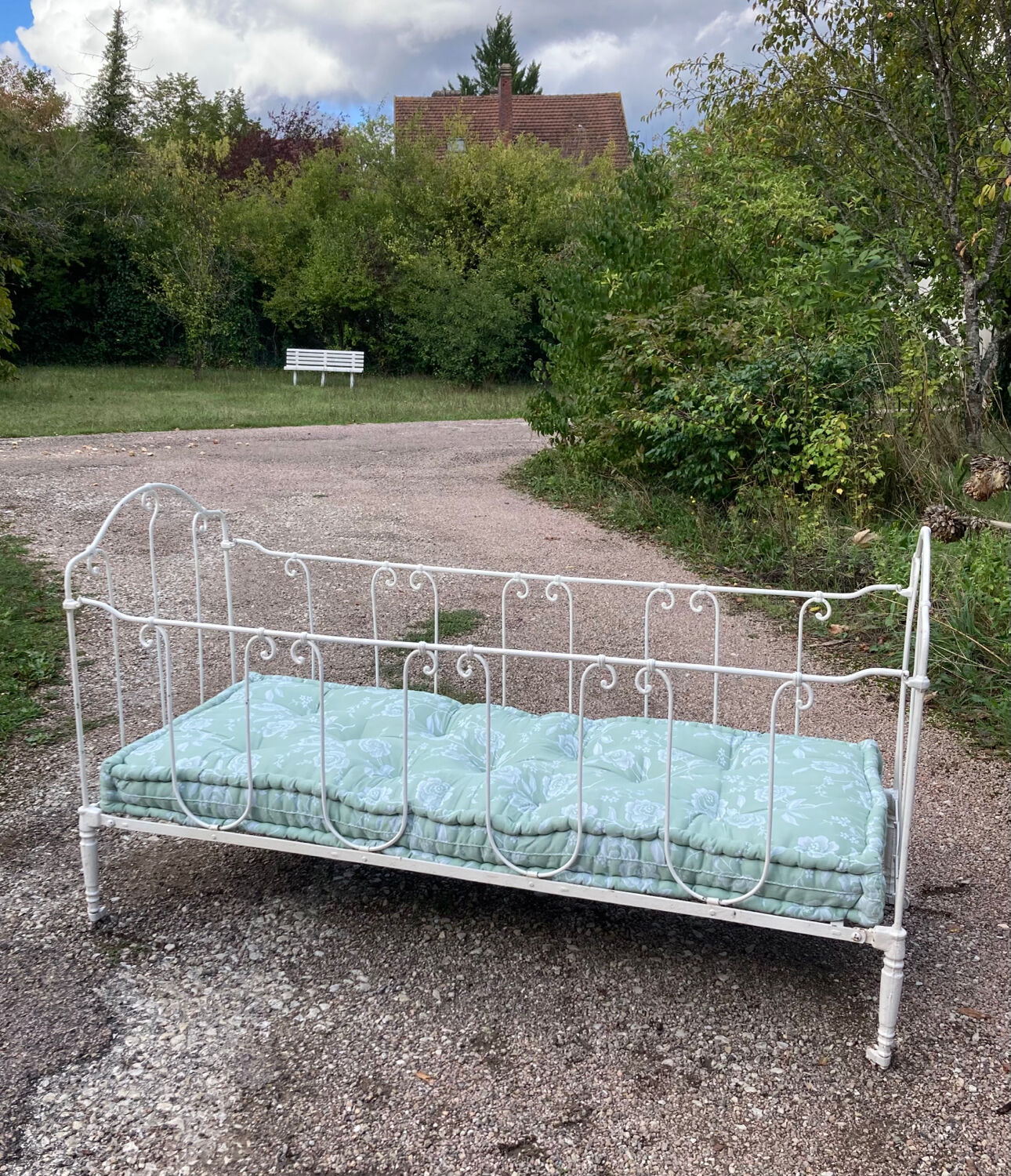 19th century wrought iron baby bed convertible into a bench + wool mattress