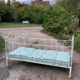 19th century wrought iron baby bed convertible into a bench + wool mattress