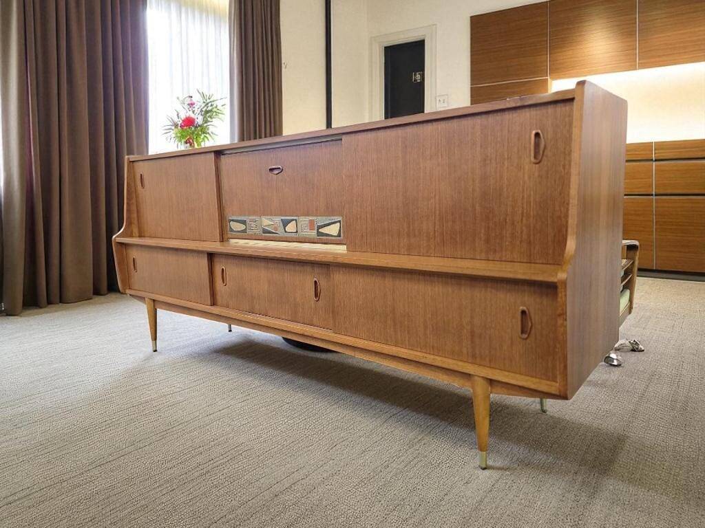 XL vintage sideboard with ceramic accents