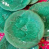 Set of 6 green plates in Barbotine faïence de Gien