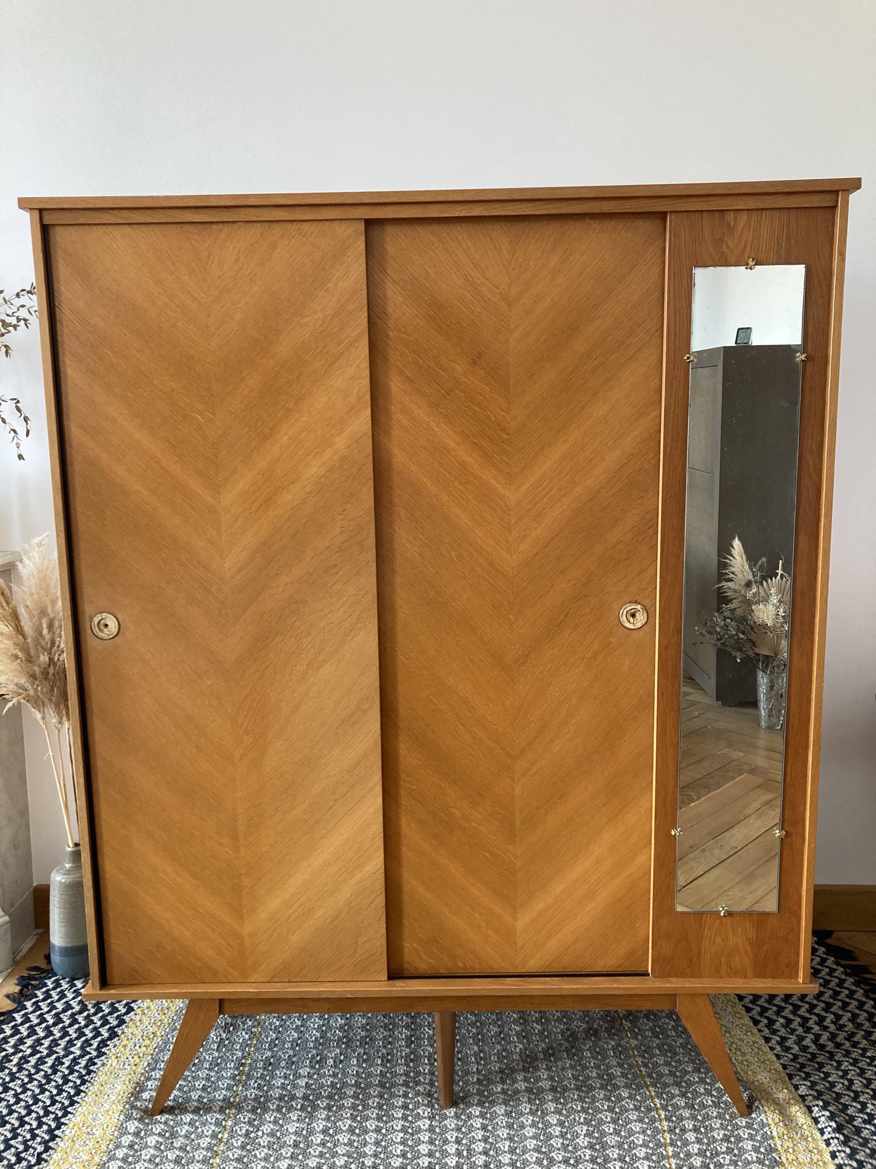 Wardrobe sliding doors compass feet