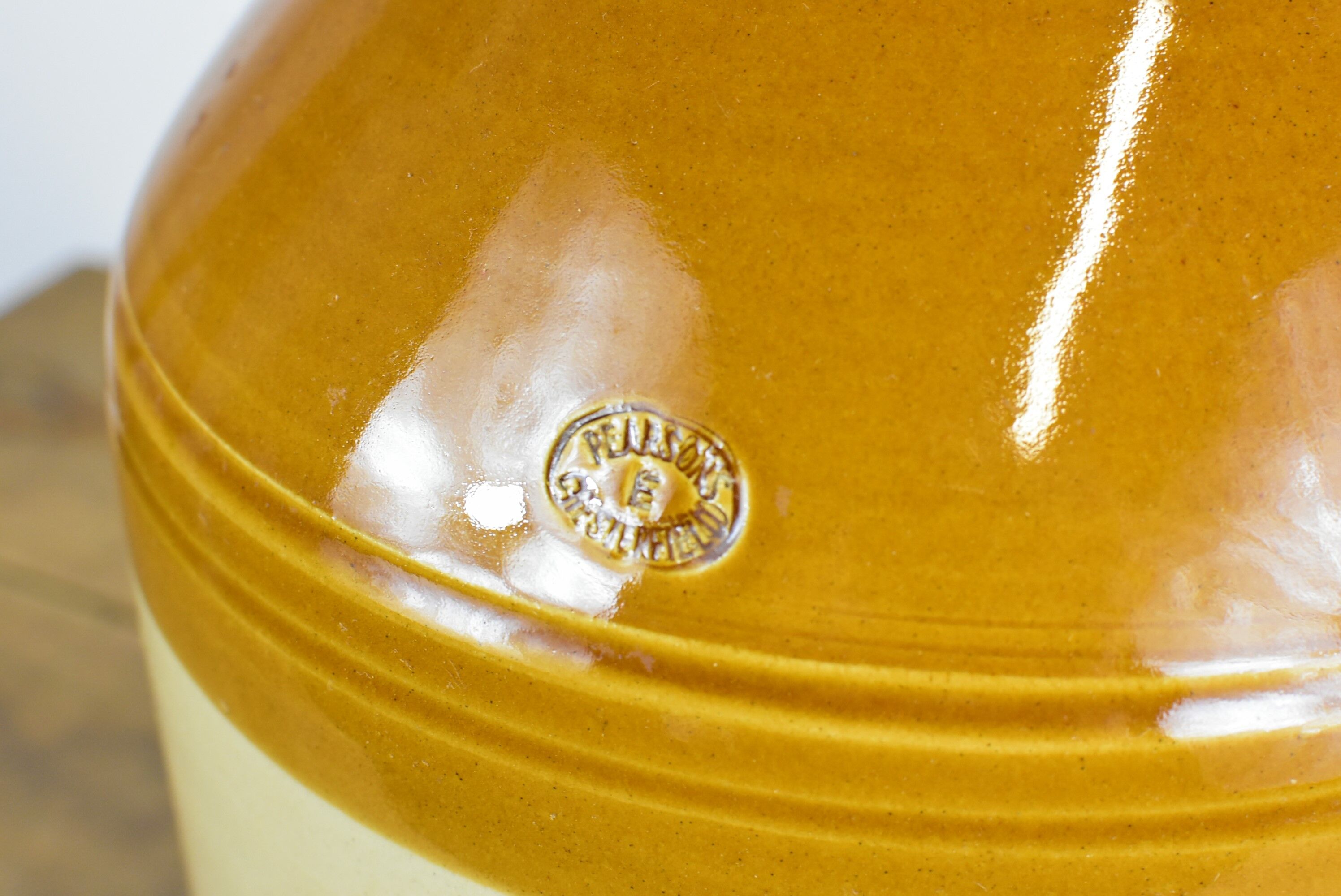 Bouteille céramique alcool.
