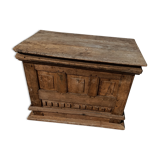 Renaissance oak chest