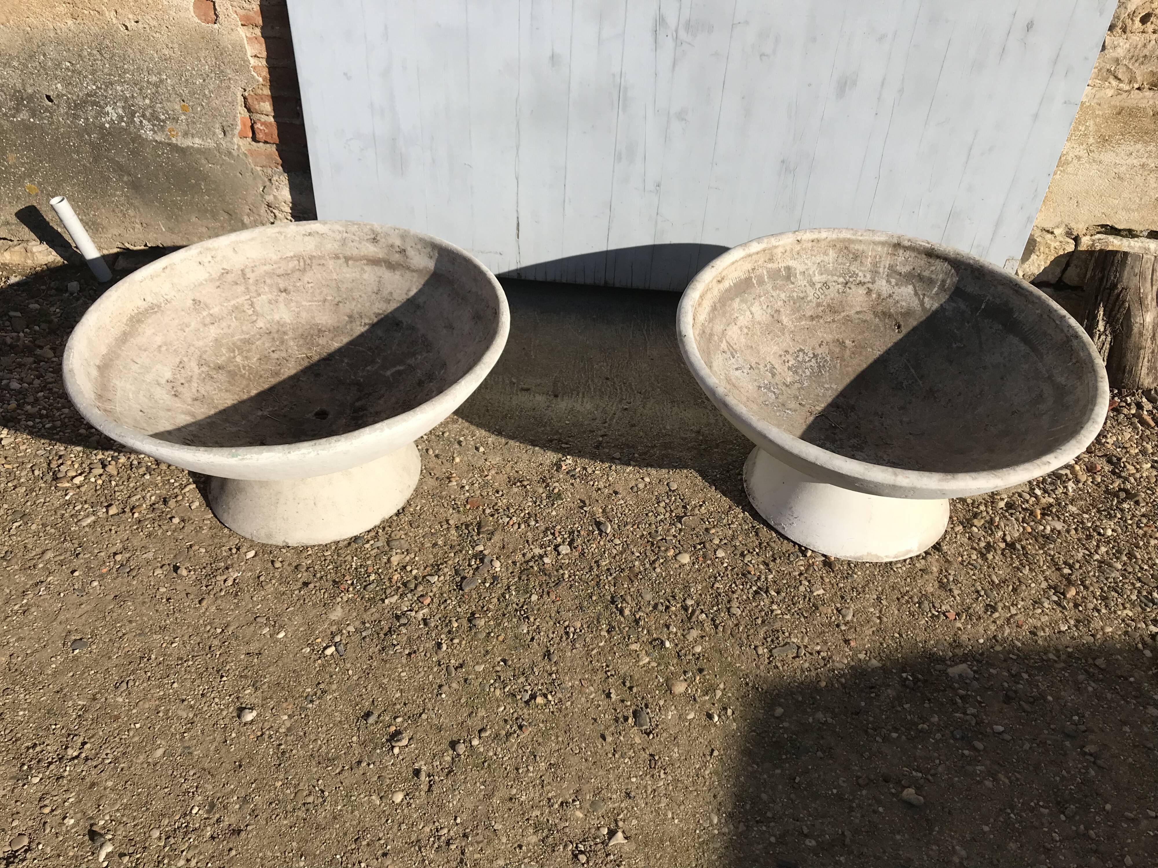 Pair of saucers garden pots