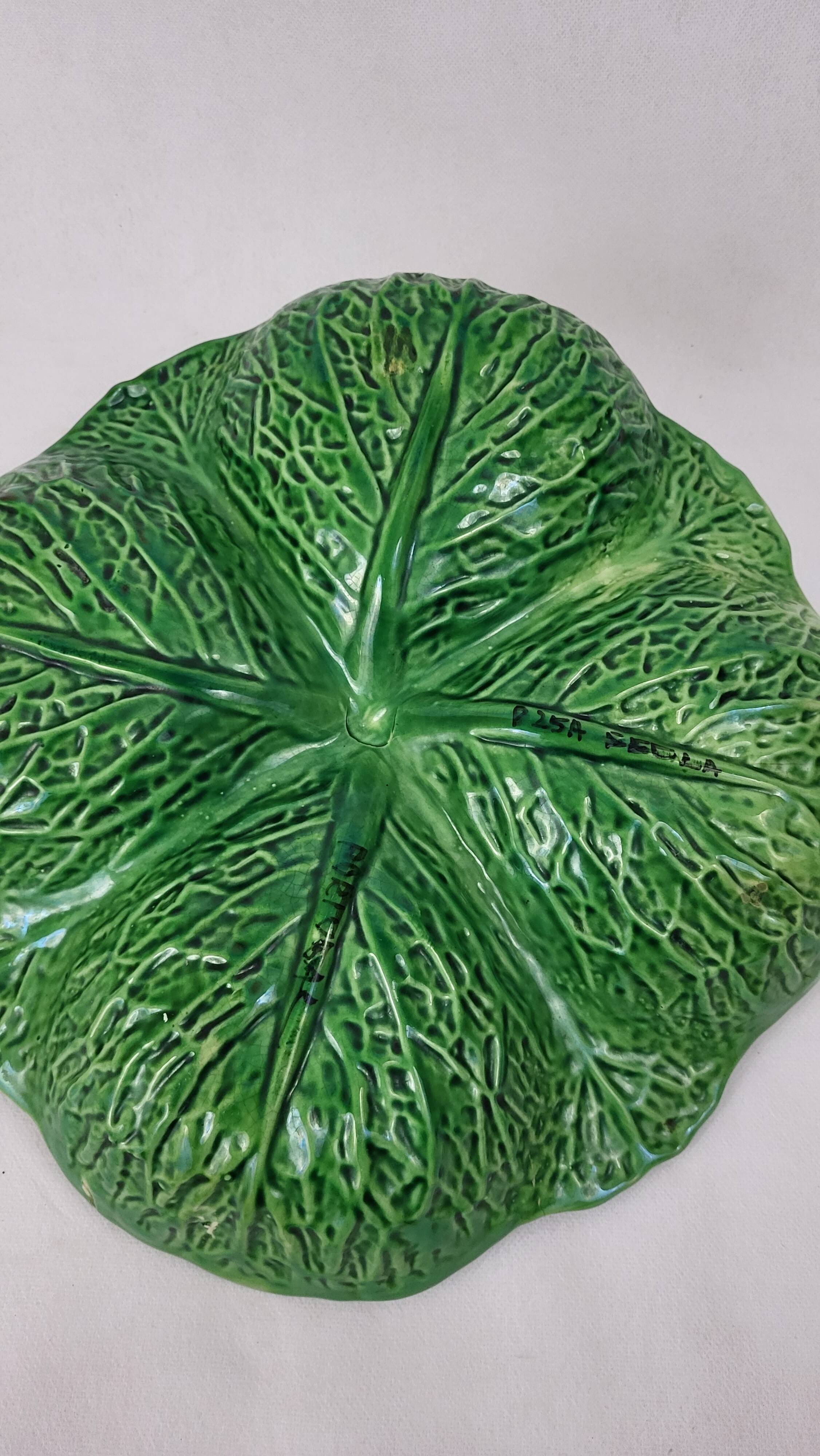 Serving dish / cabbage leaf slip