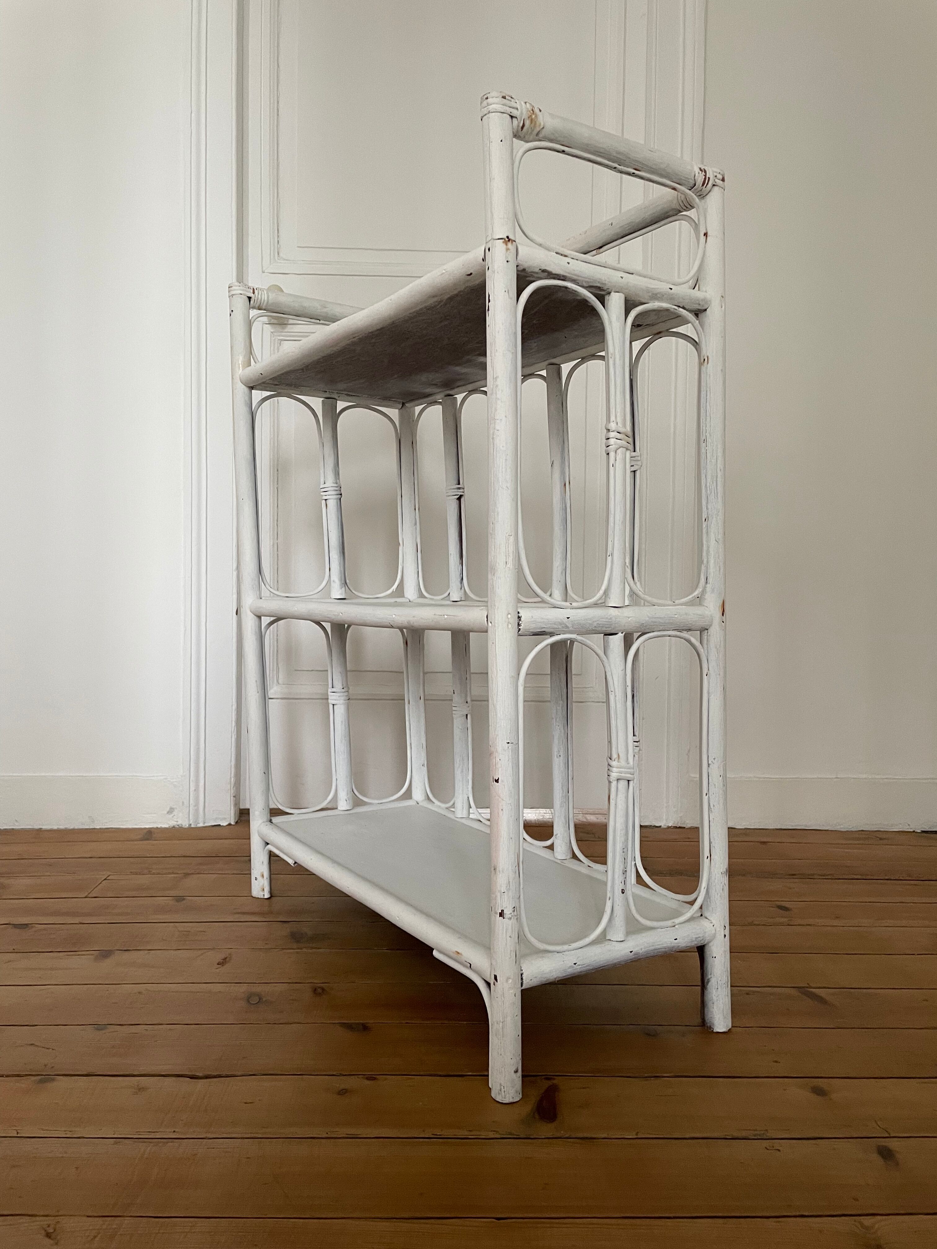 Bookcase vintage rattan standing shelf