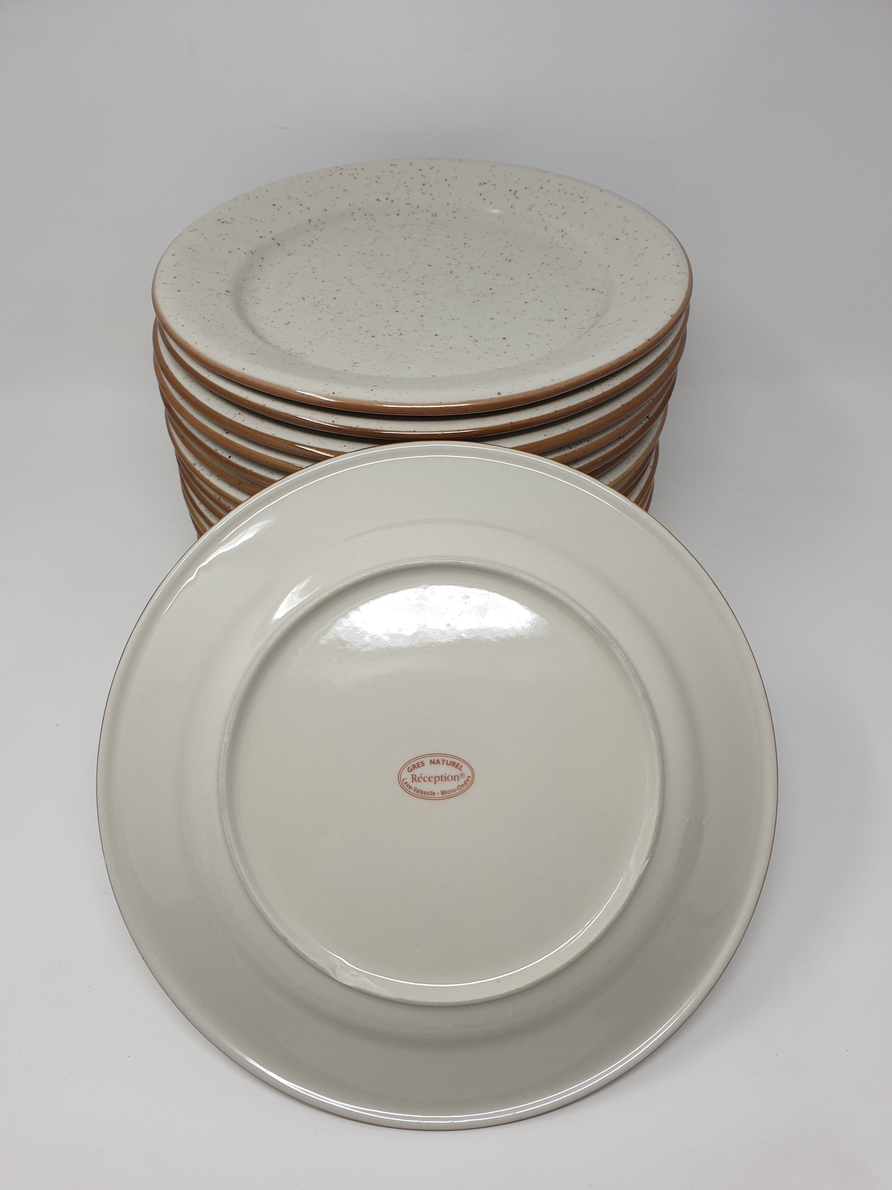 Lot of 17 plates in natural sandstone