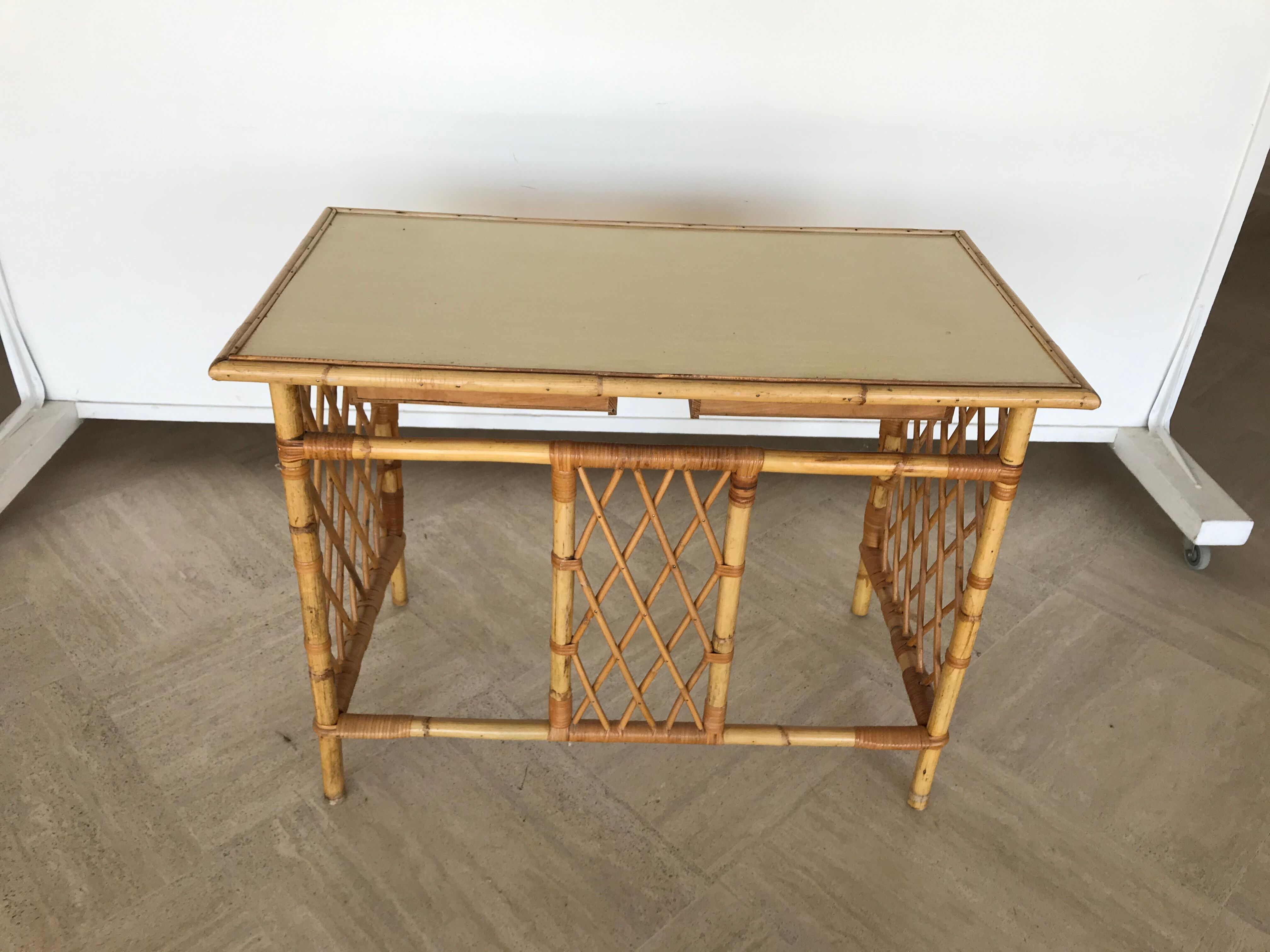 Bamboo desk, façade and formica tray