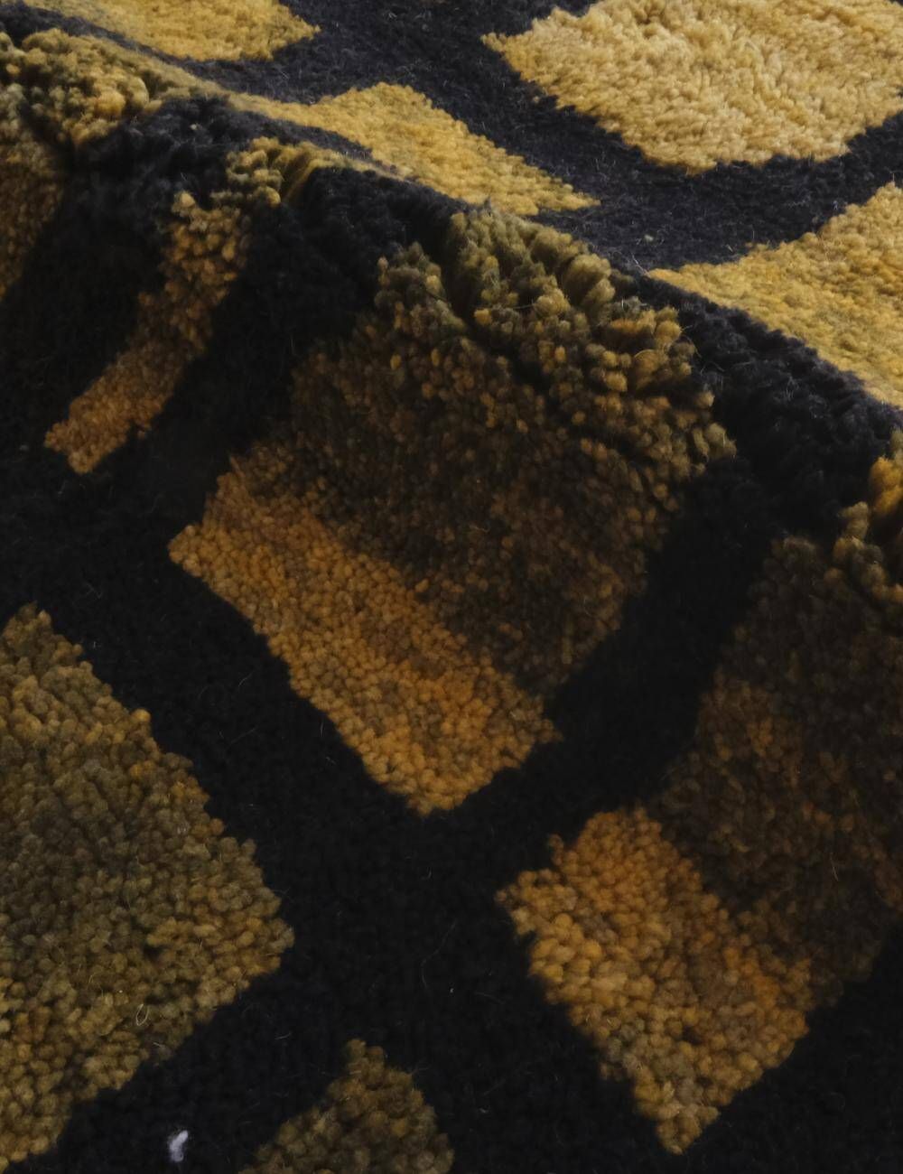 High-Quality Beni Mrirt Rug - 313 x 206 cm