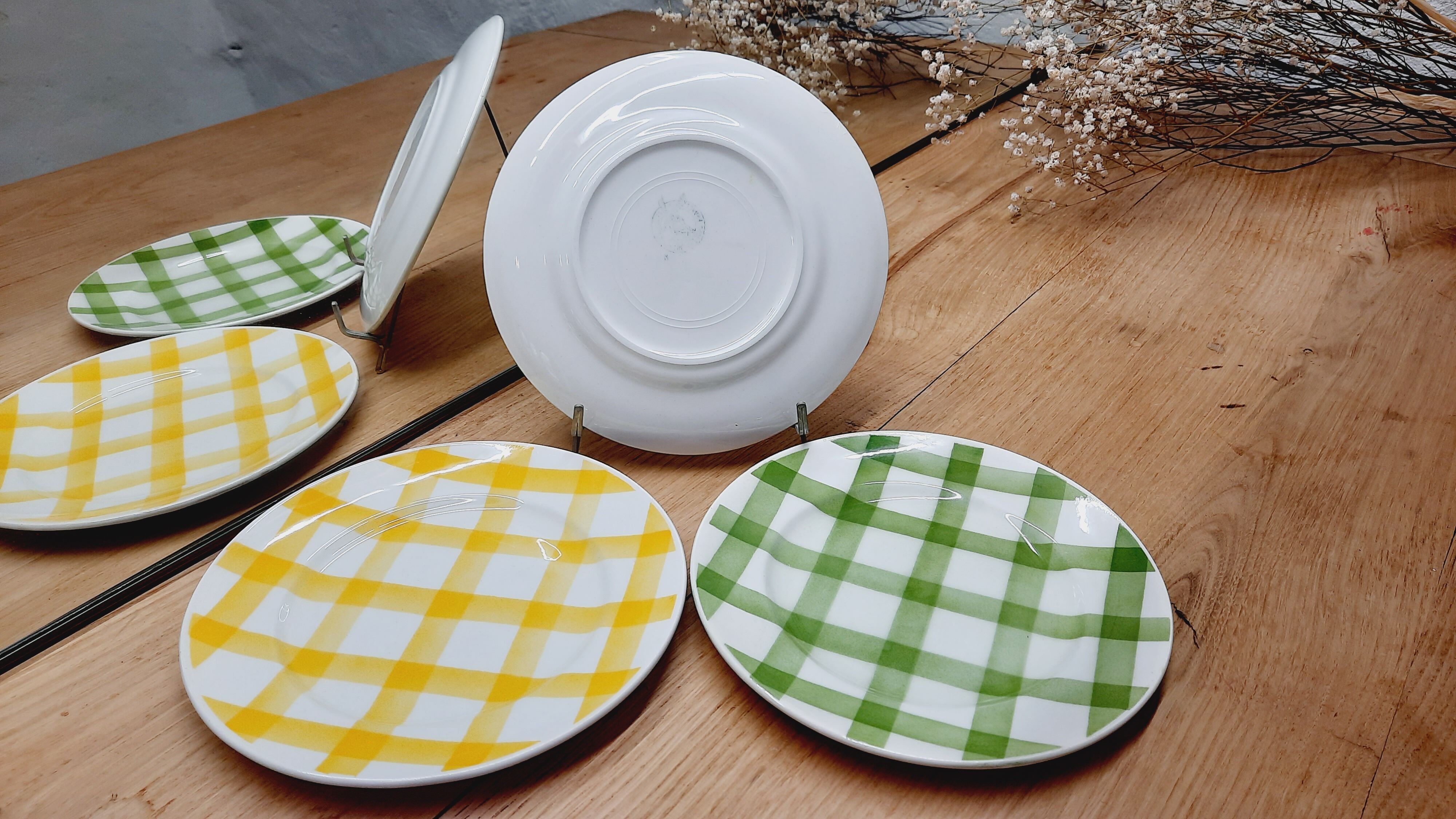 Lot 3 dessert plates Tablecloth