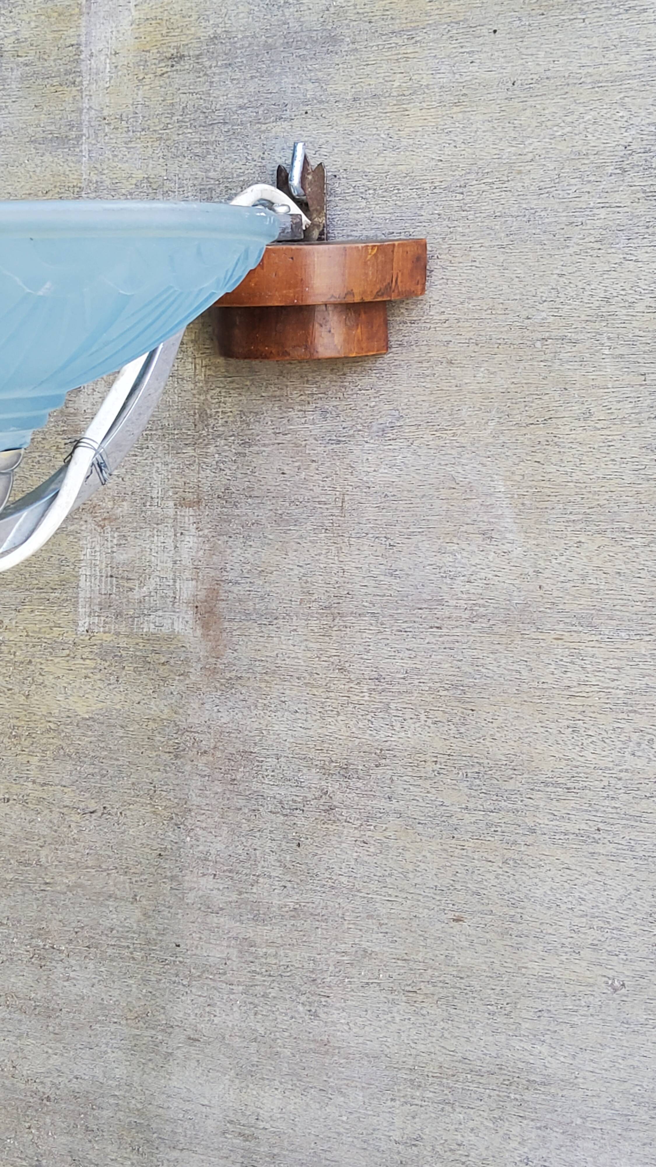 Paire d'appliques art déco en verre opalescent bleu laiton nickelé et bois des années 30