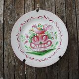 Ancienne assiette plate en faïence peinte à la main