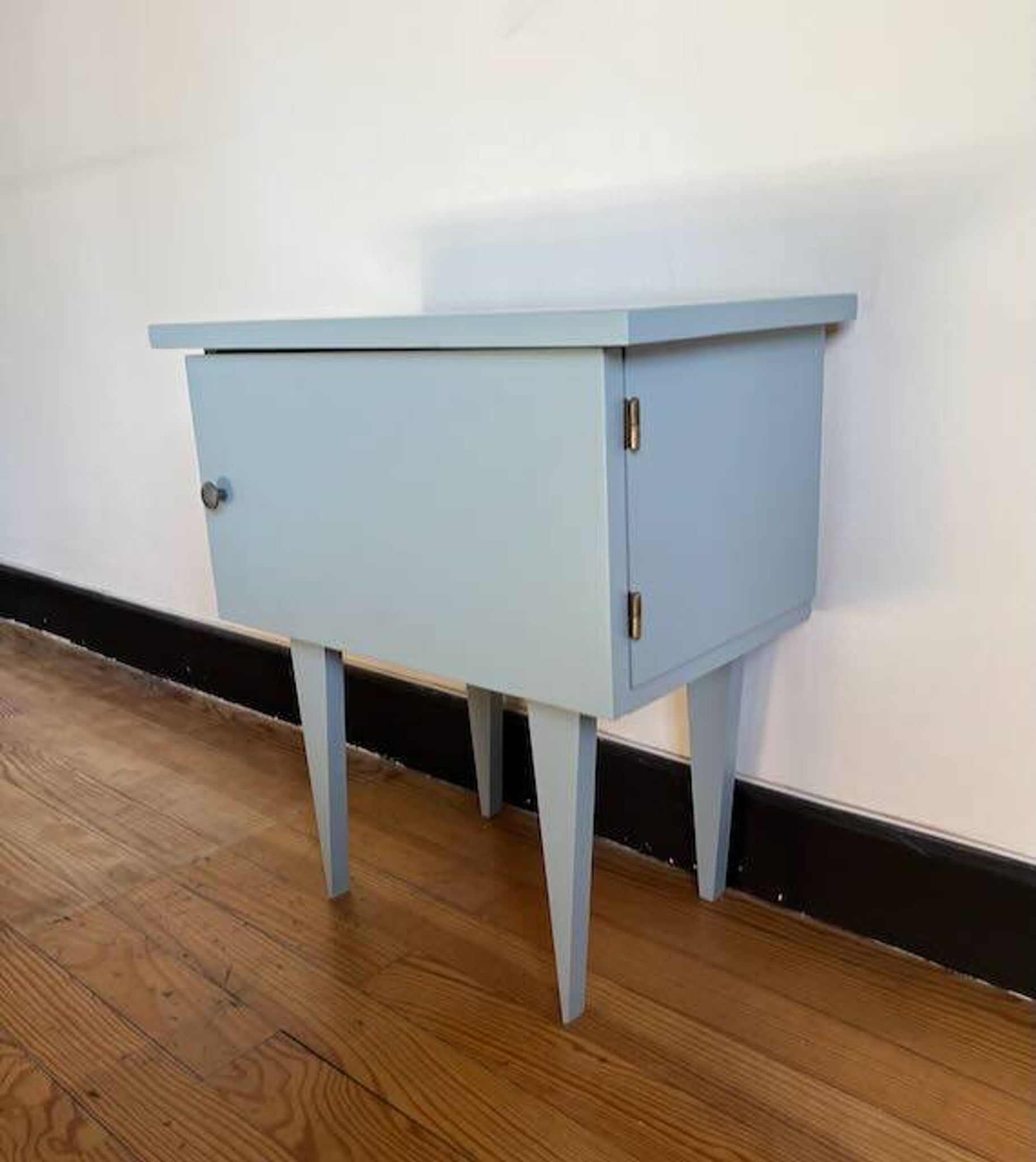 Jeanne bedside table