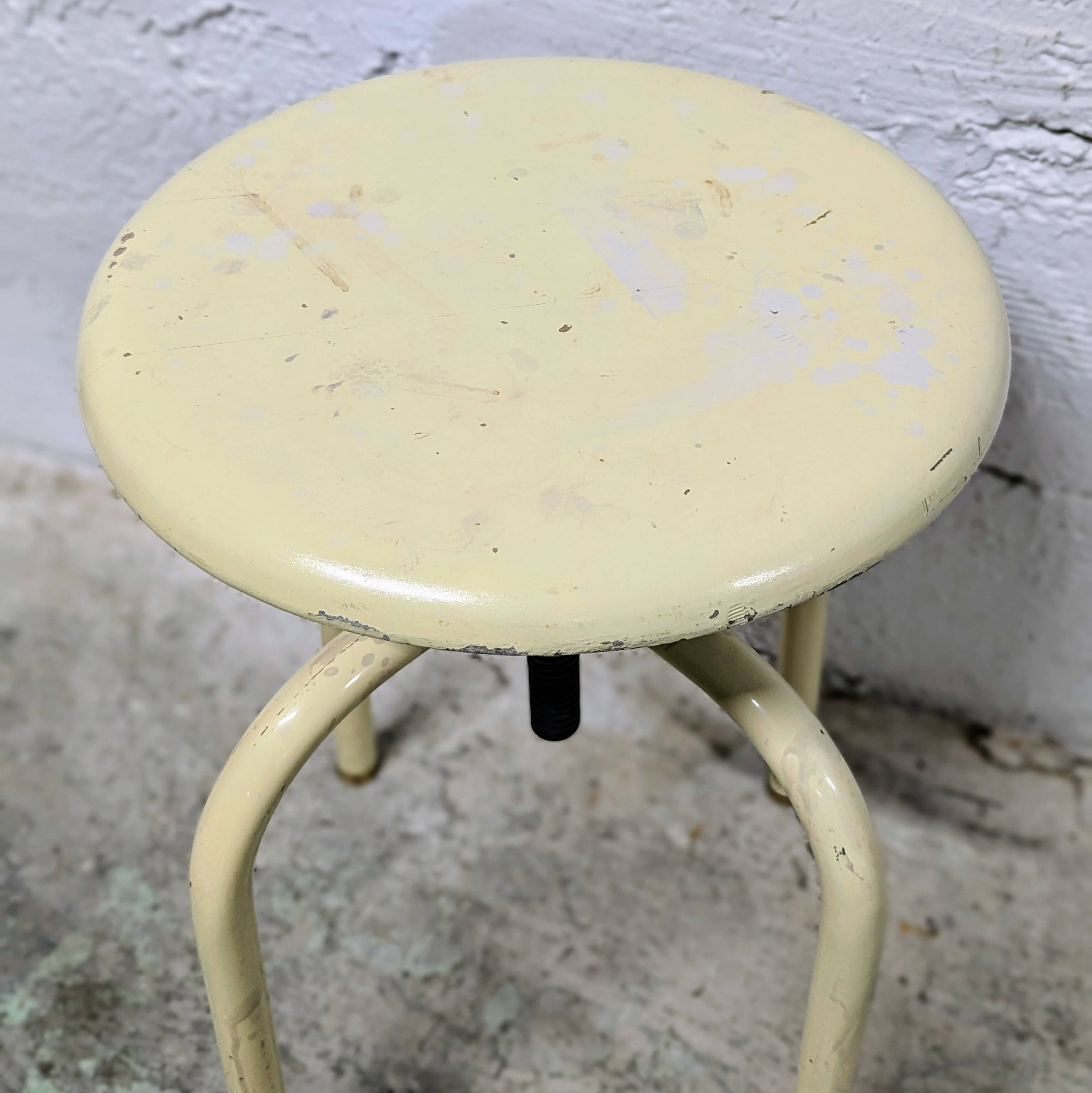 Laboratory stool