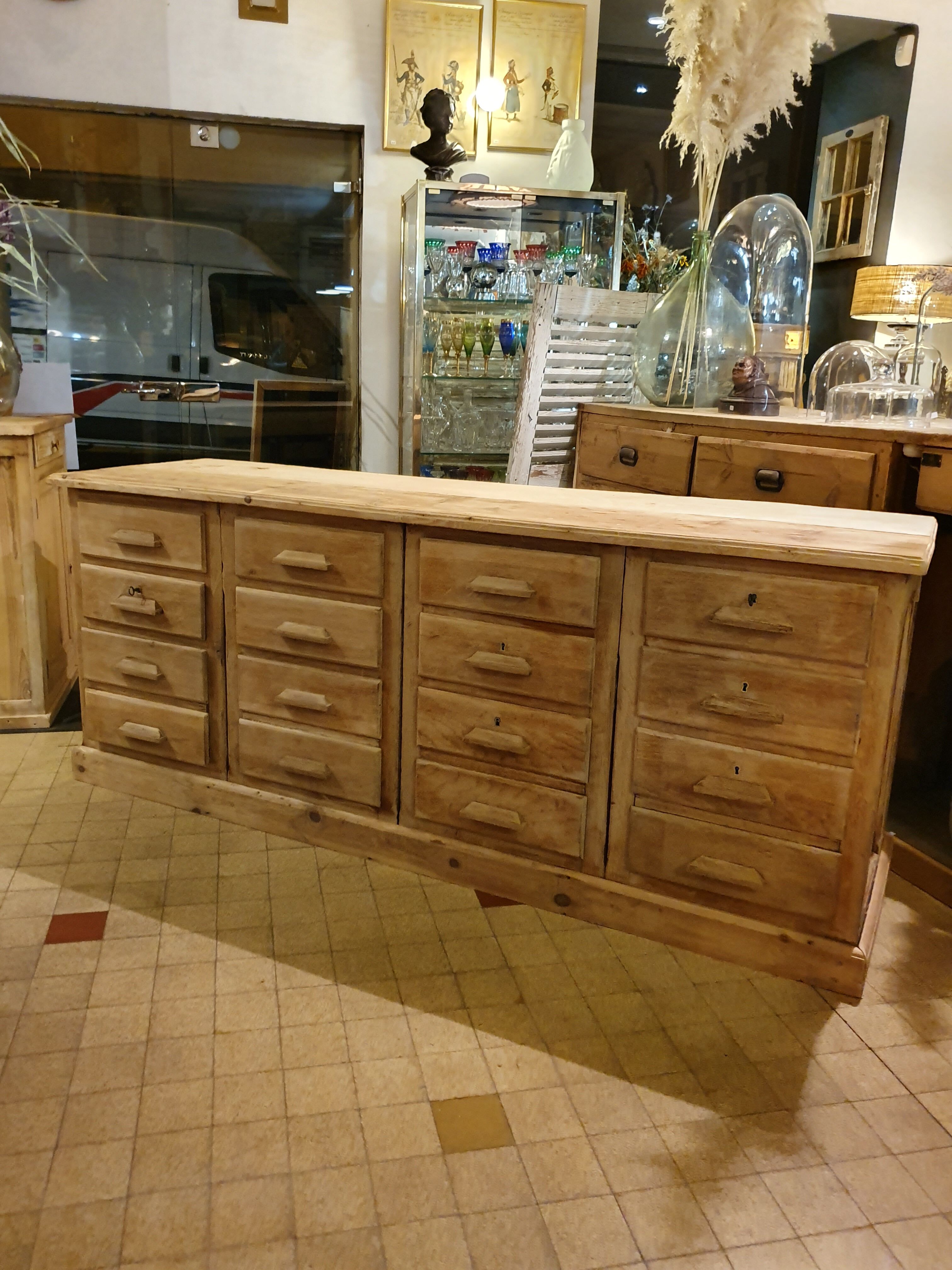 Trade furniture with drawers