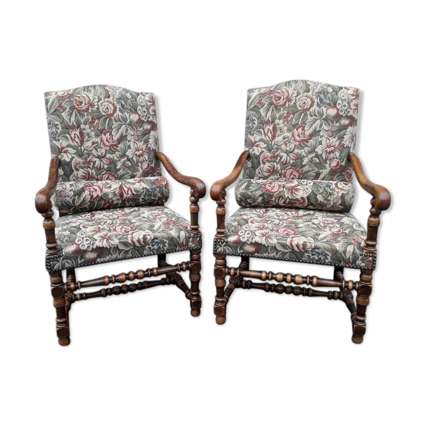 Paire de fauteuils style  Louis XIII