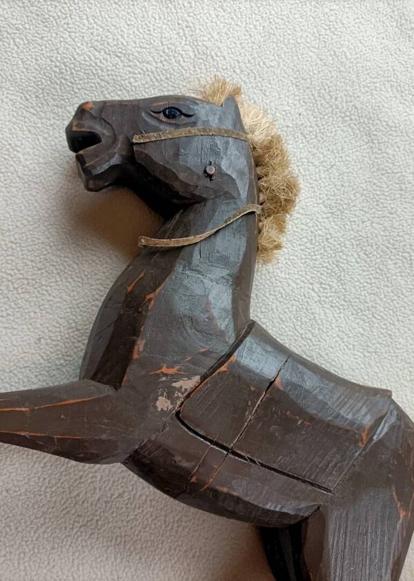 Cheval a bascule en bois rétro