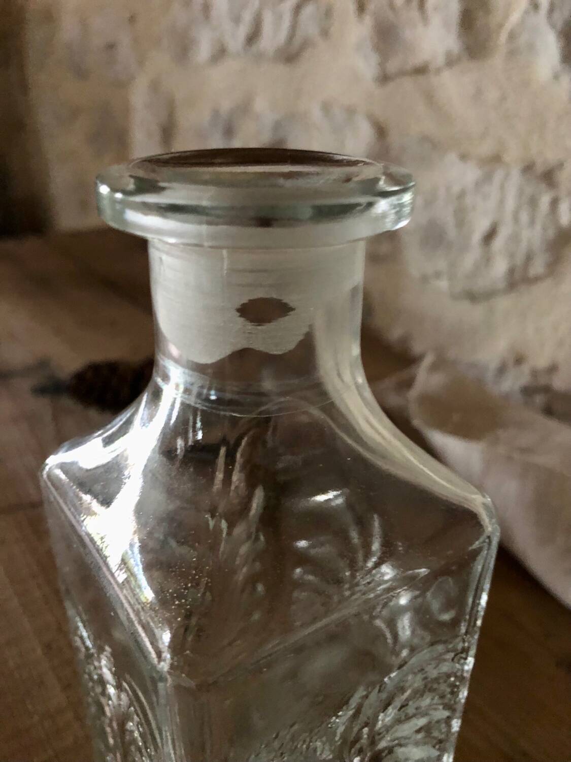 Glass spirits decanter