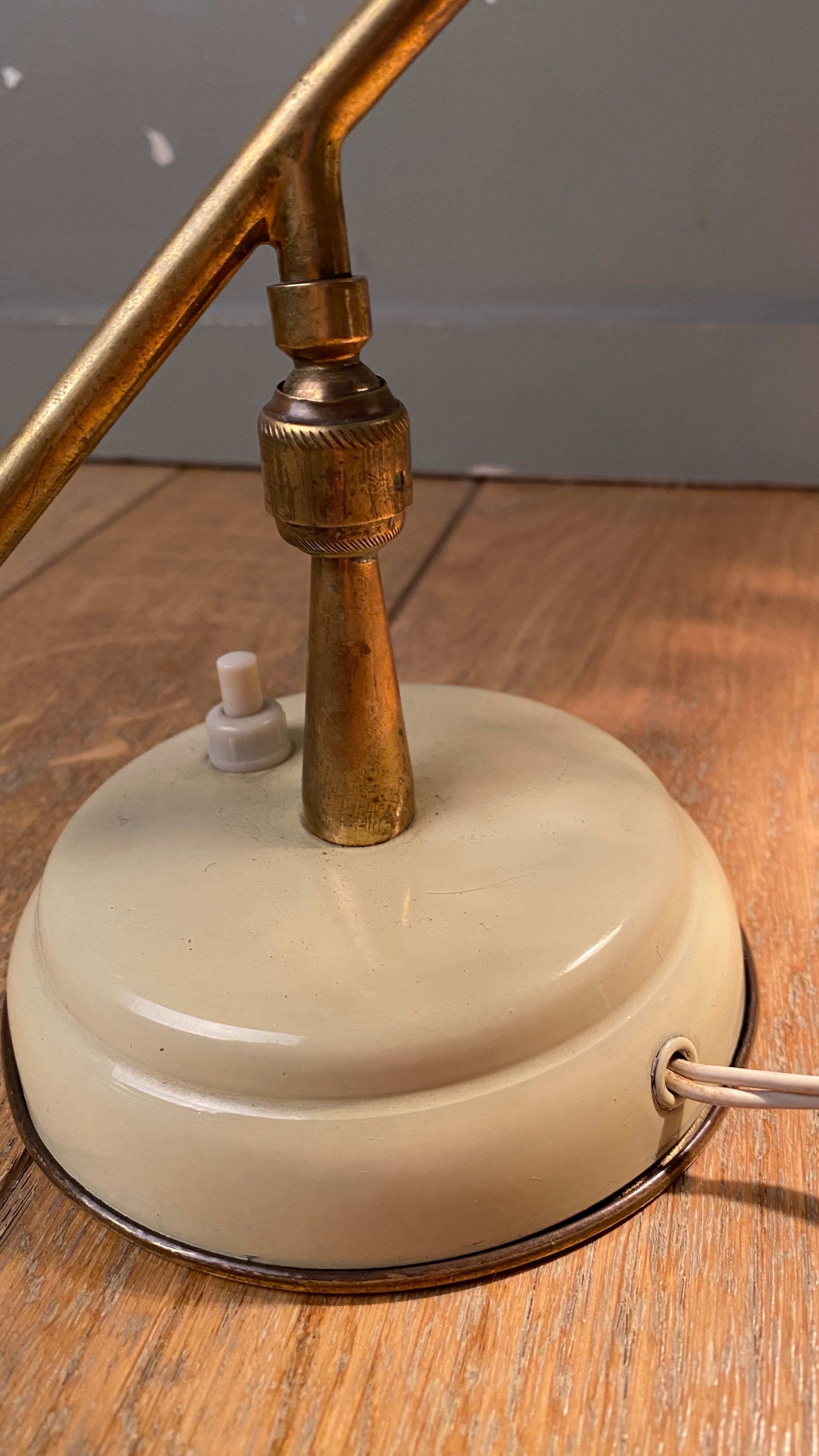 Lampe de fabrication Italienne 1950 articulée à balancier