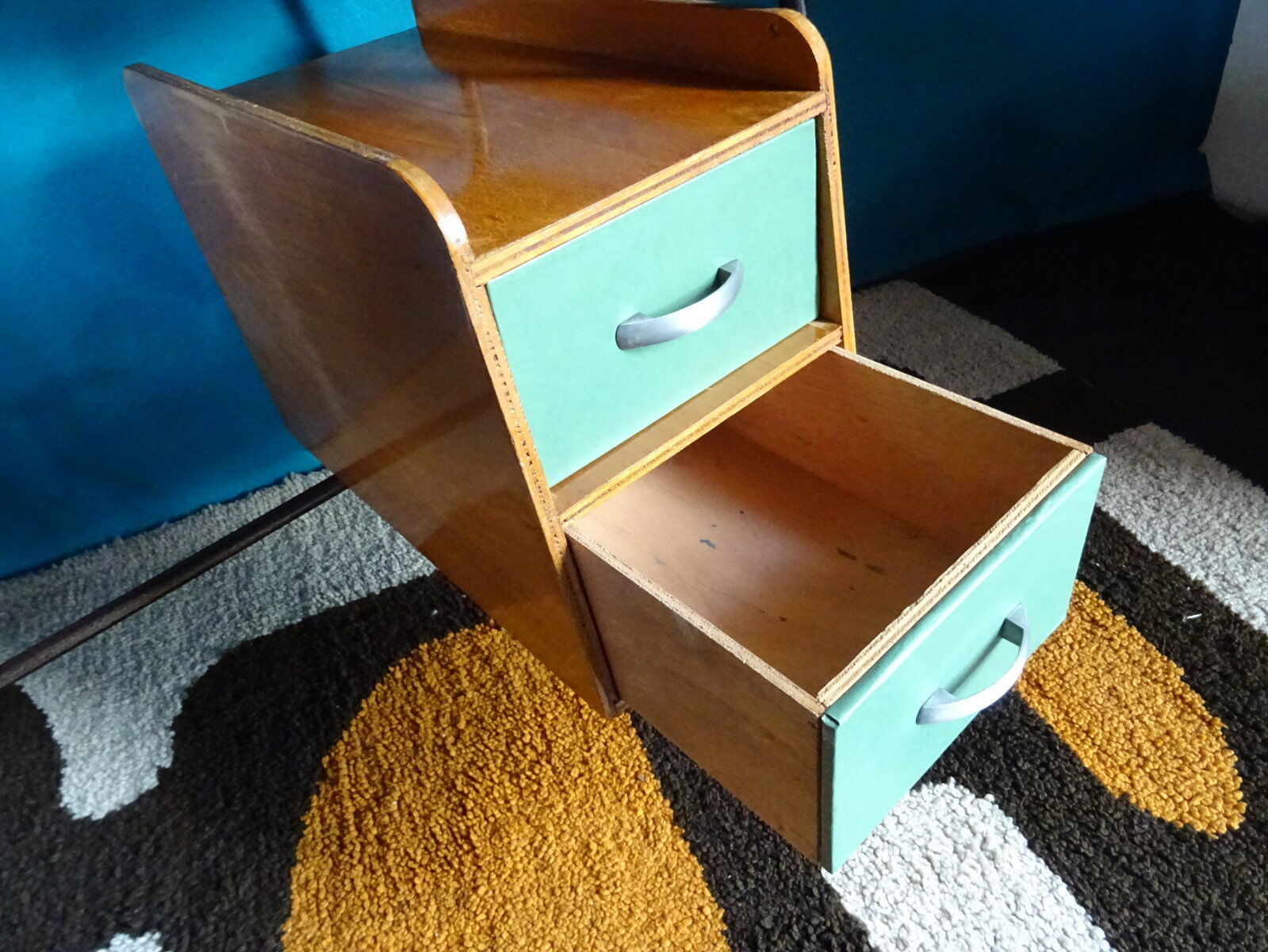 Desk hanging drawers and chair