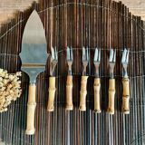 6 bamboo forks and a pie server