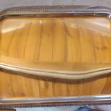 Grand Plateau de service de forme en métal plaqué argent, mouluré et ciselé