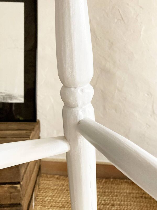 Tabouret ancien en bois massif