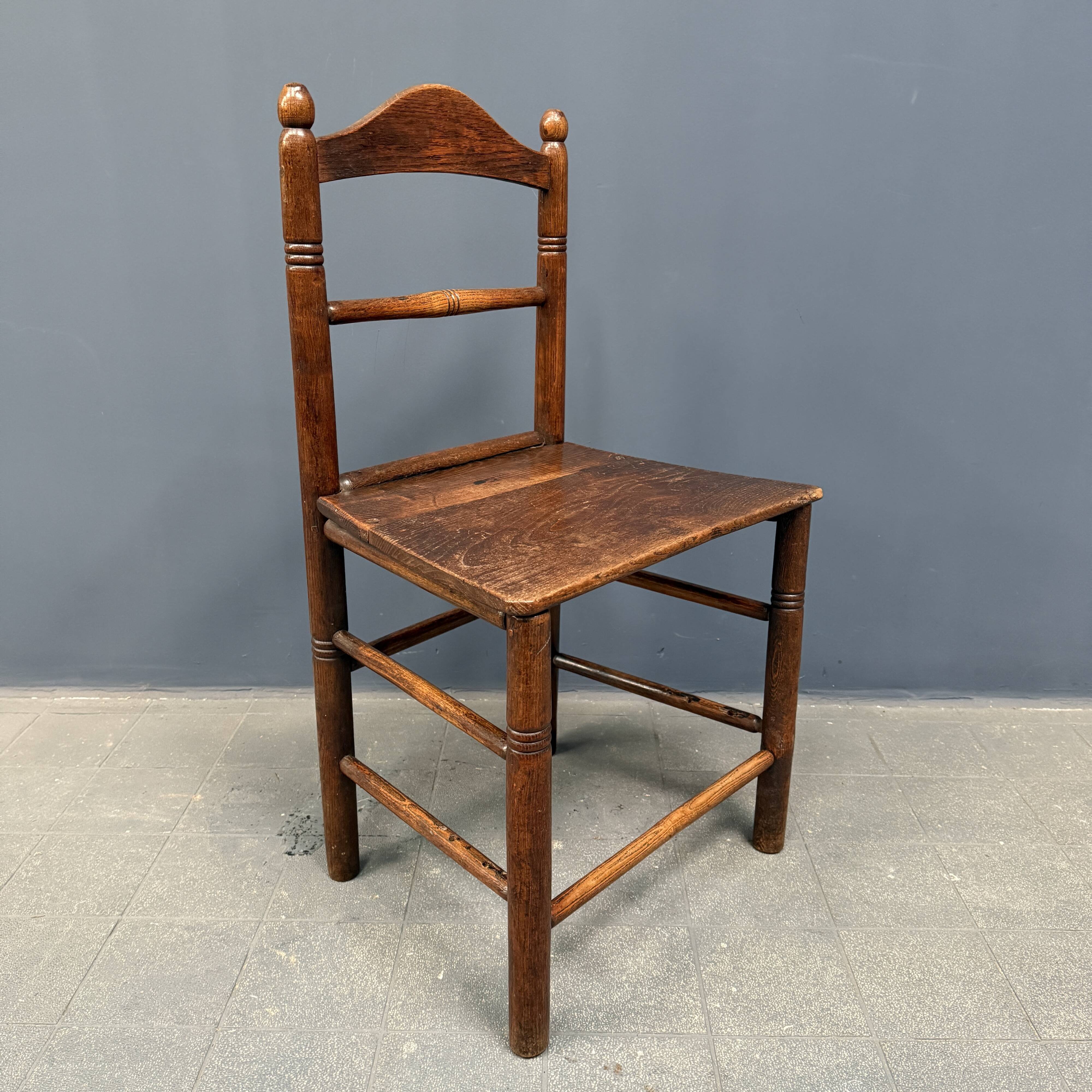 Ensemble de six chaises de cuisine anglaises anciennes