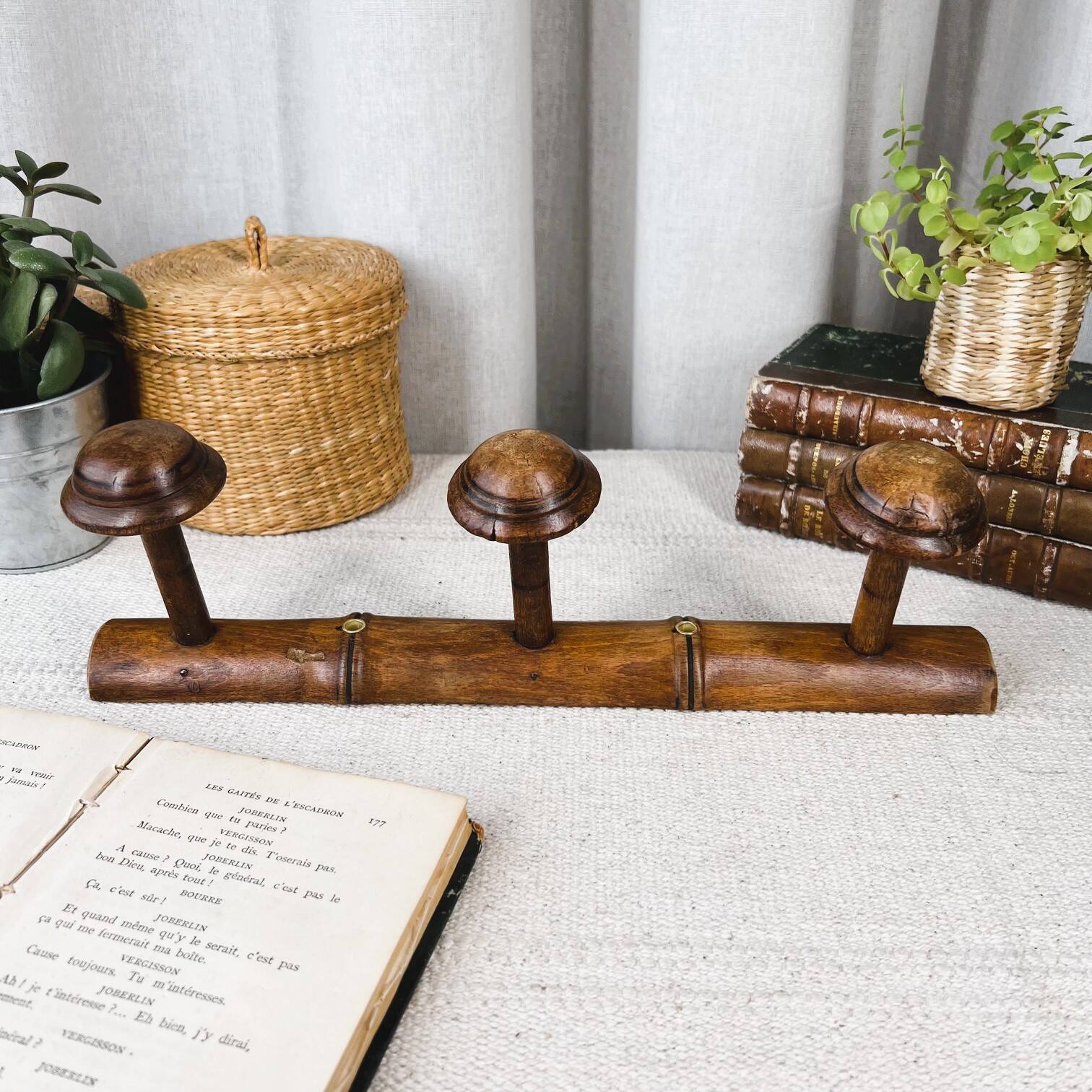 Vintage wooden hook 3 balls
