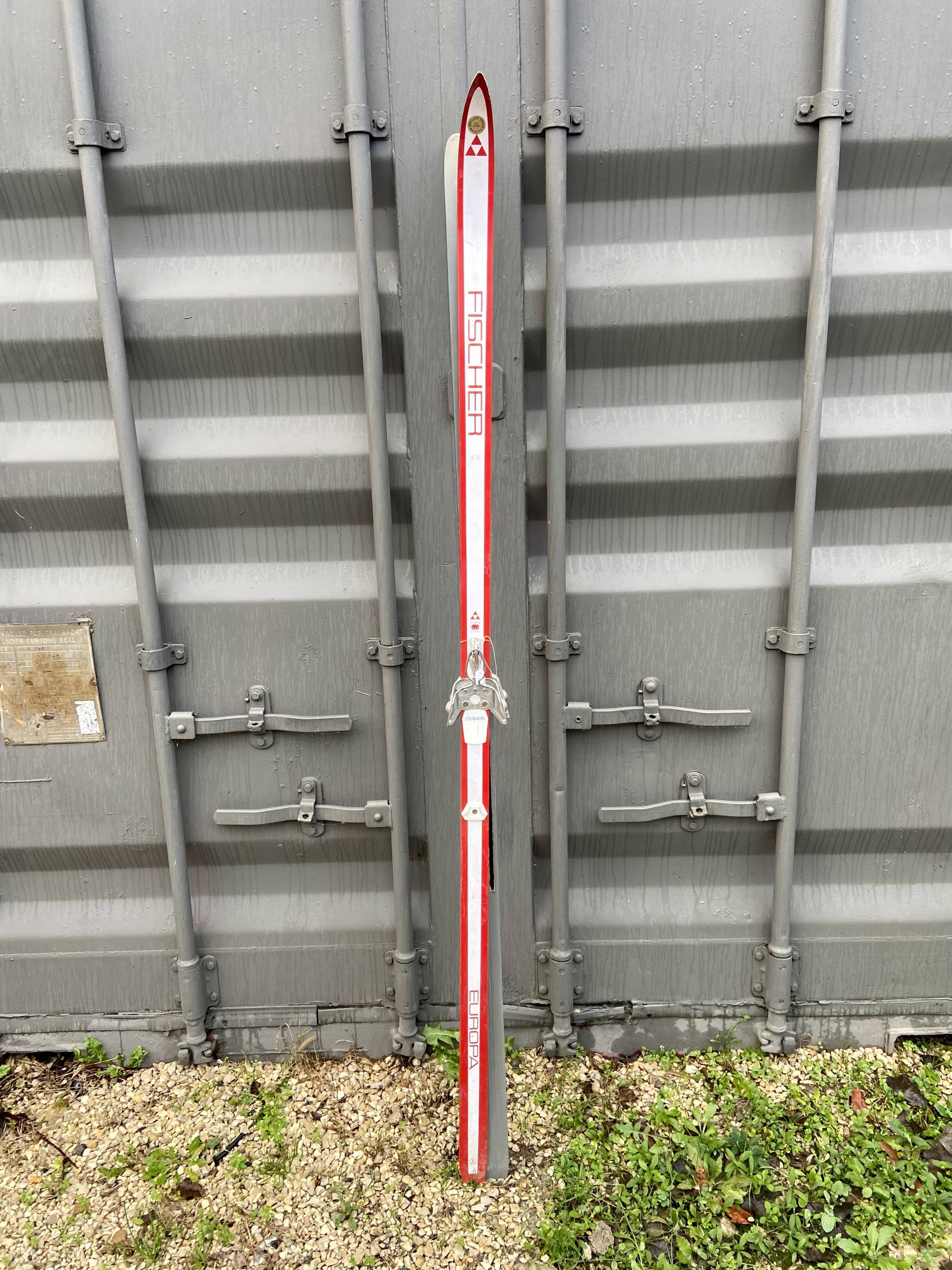 Pair old skis red and white