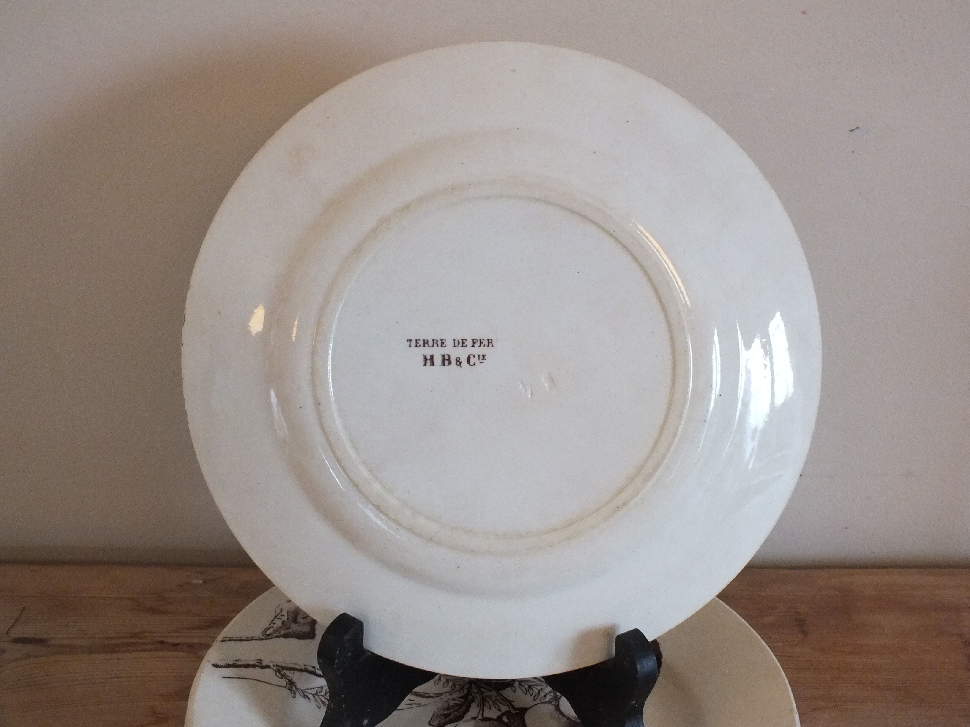 3 plates with hors d'oeuvre in Terre de Fer HB Choisy bird decoration