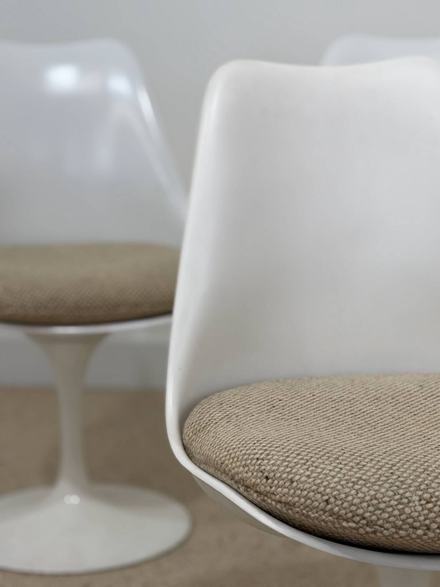 Tulip table – Knoll International in marble and 4 chairs – Ee