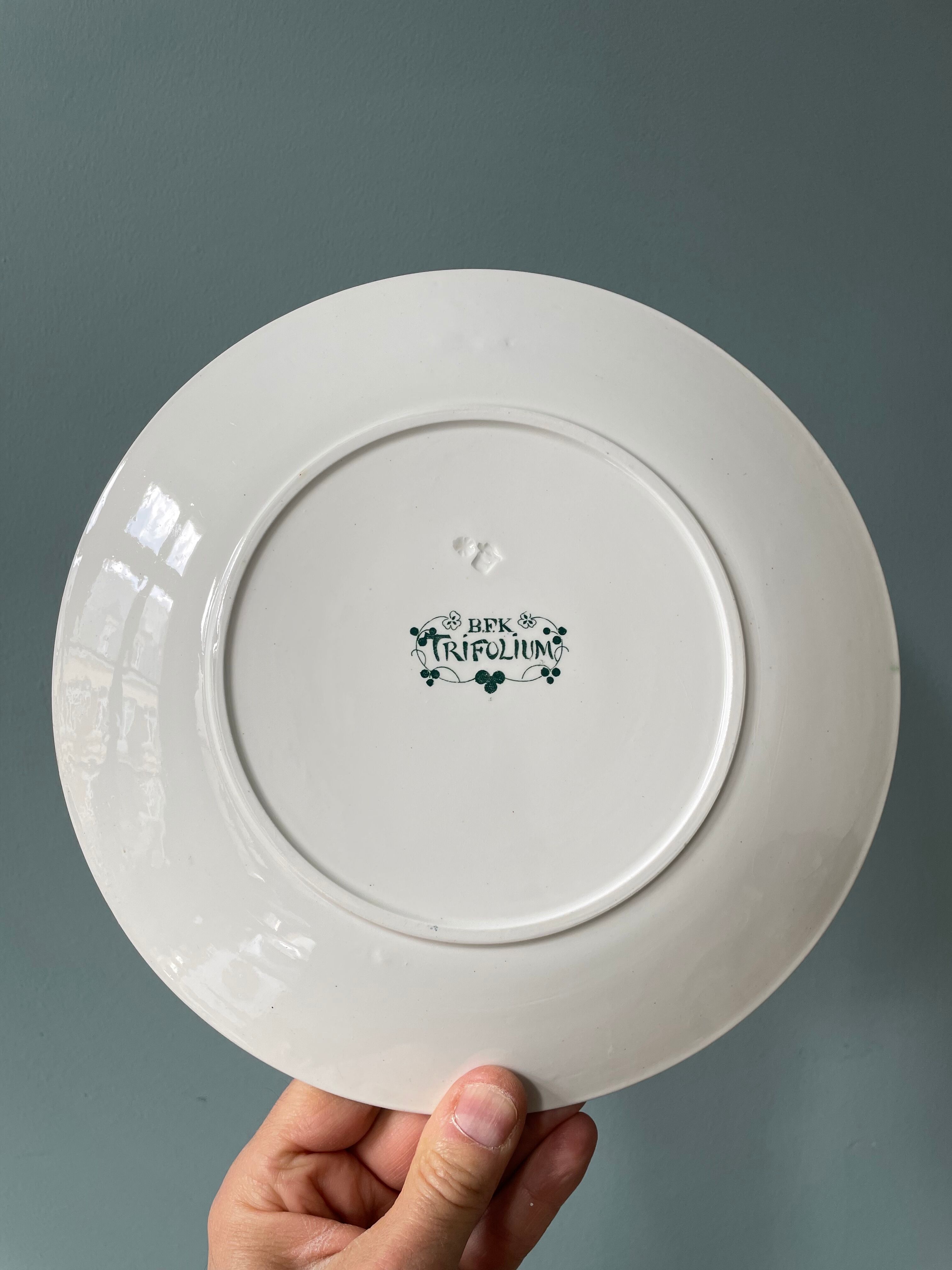 Set of 6 flat plates XIXth, Boch Frères Keramis, Trifolium model