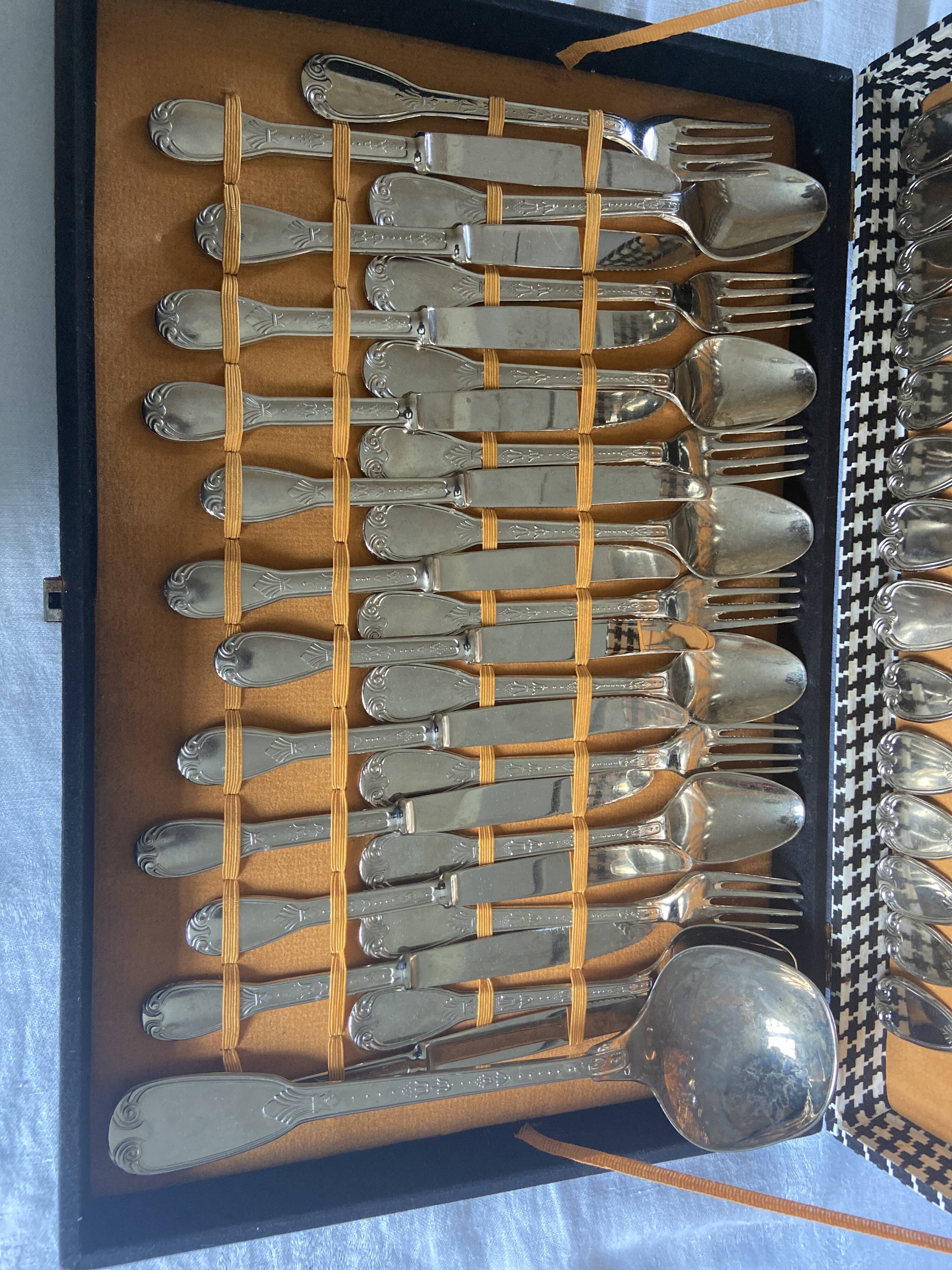 Stainless steel cutlery set