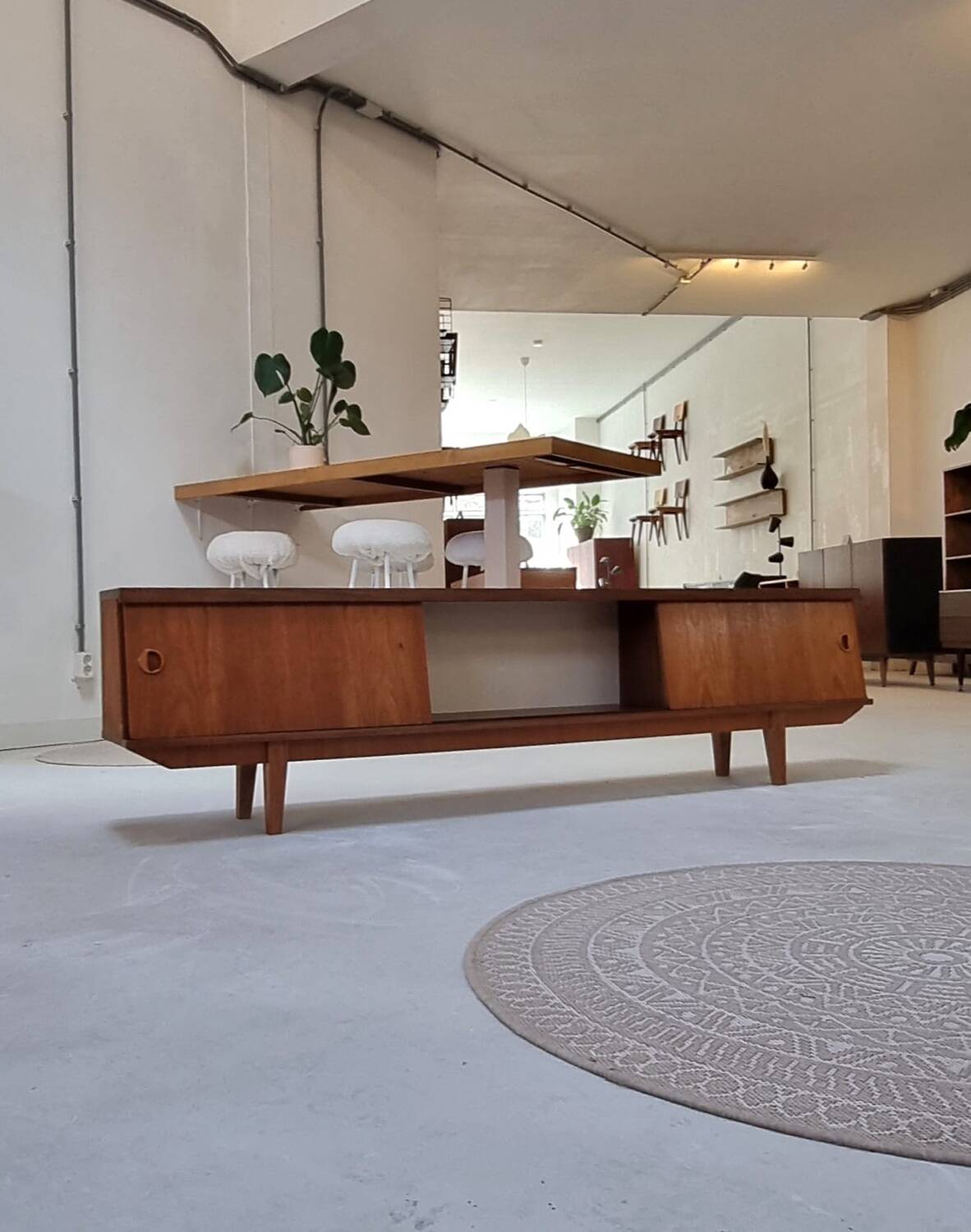 Lowboard du milieu du siècle