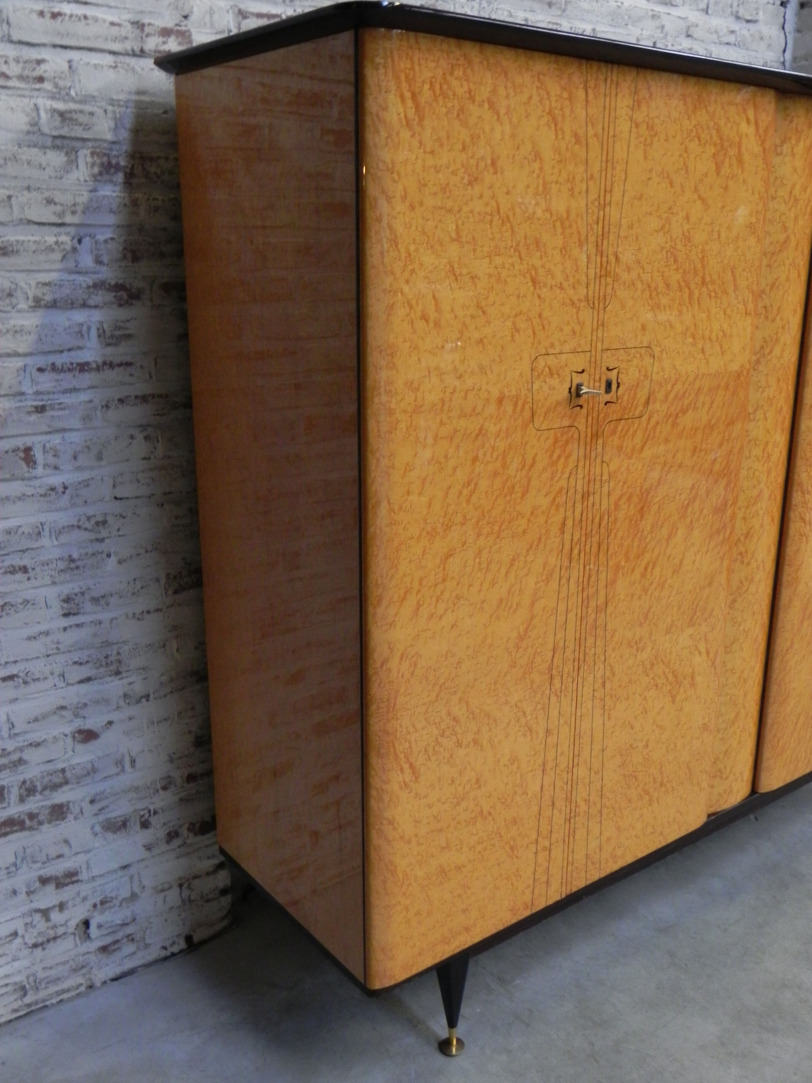 Wardrobe with 4 doors