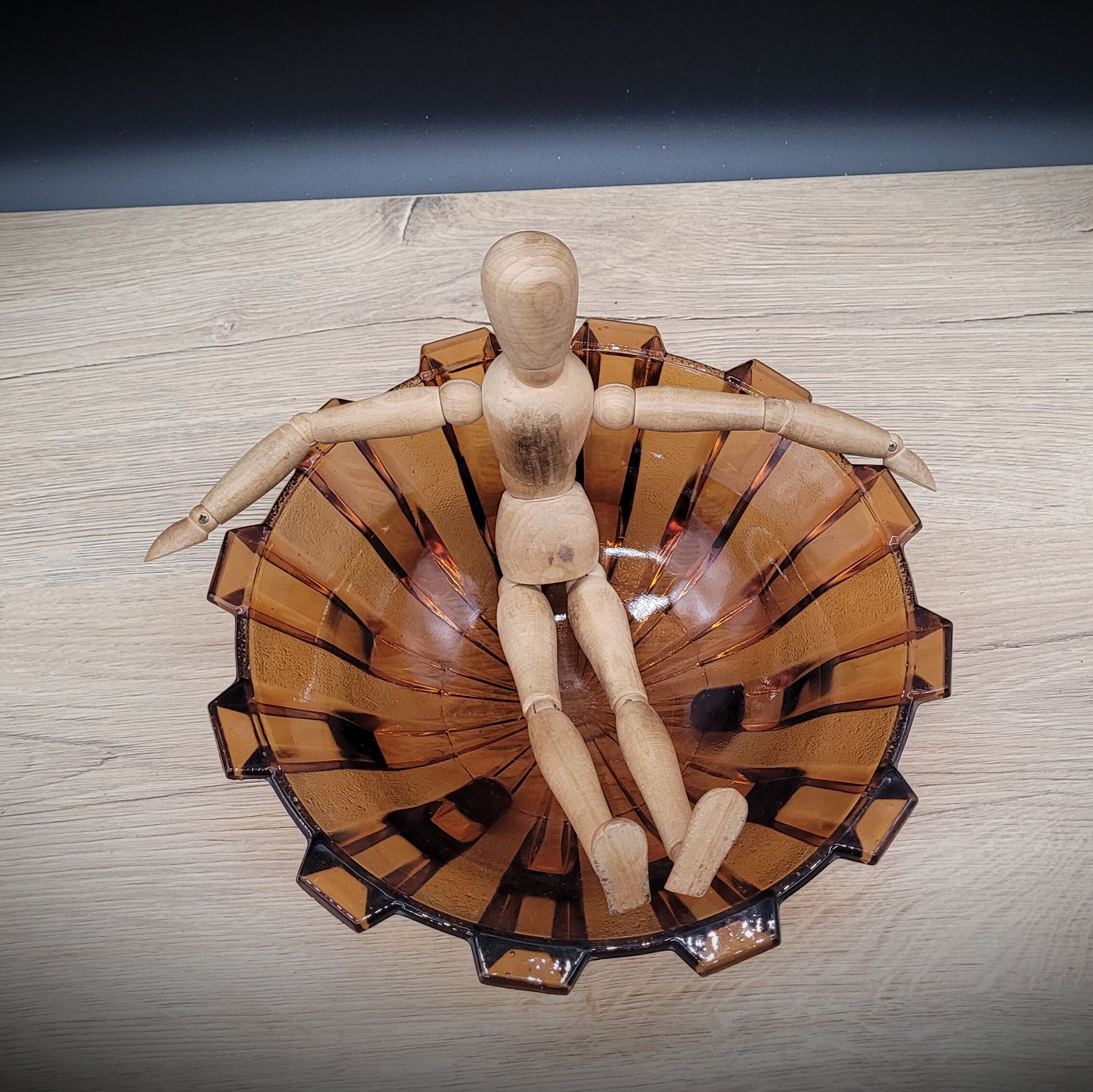 12-point molded glass bowl