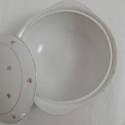 Soupière faïence blanche et motif doré